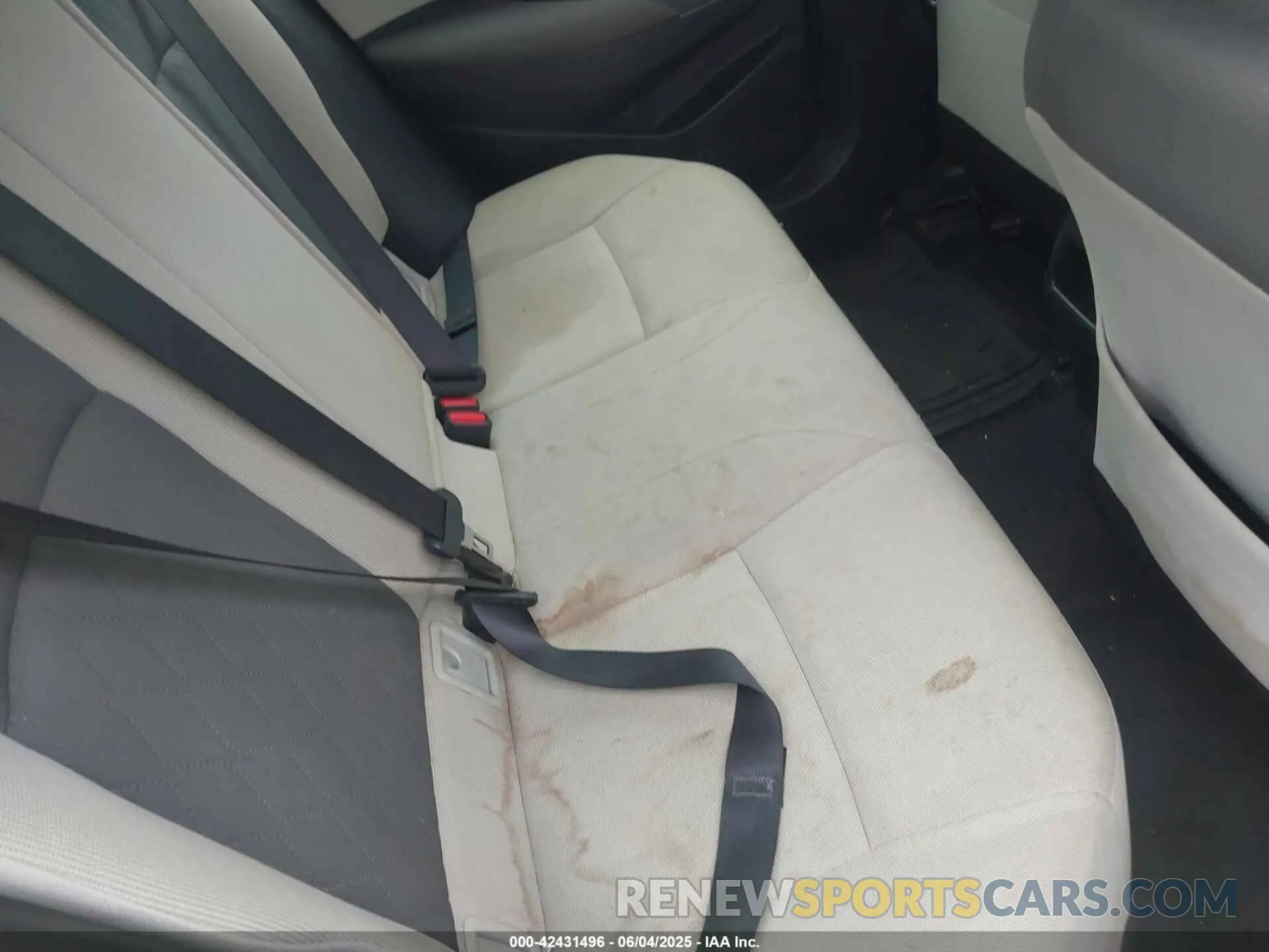 8 Photograph of a damaged car JTDEPRAE1LJ015699 TOYOTA COROLLA 2020