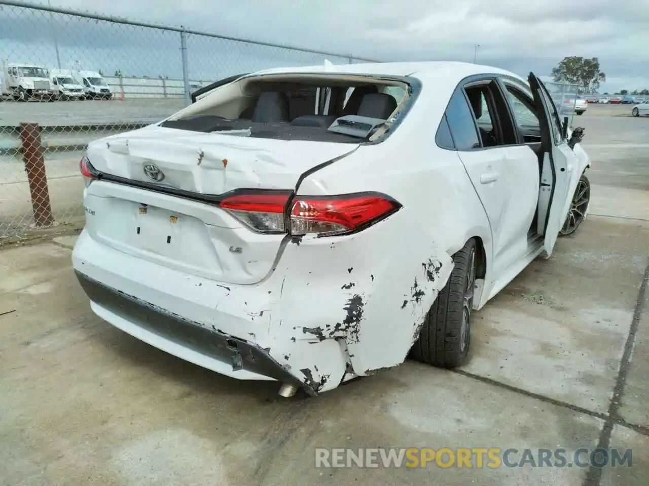 4 Photograph of a damaged car JTDEPRAE1LJ051683 TOYOTA COROLLA 2020