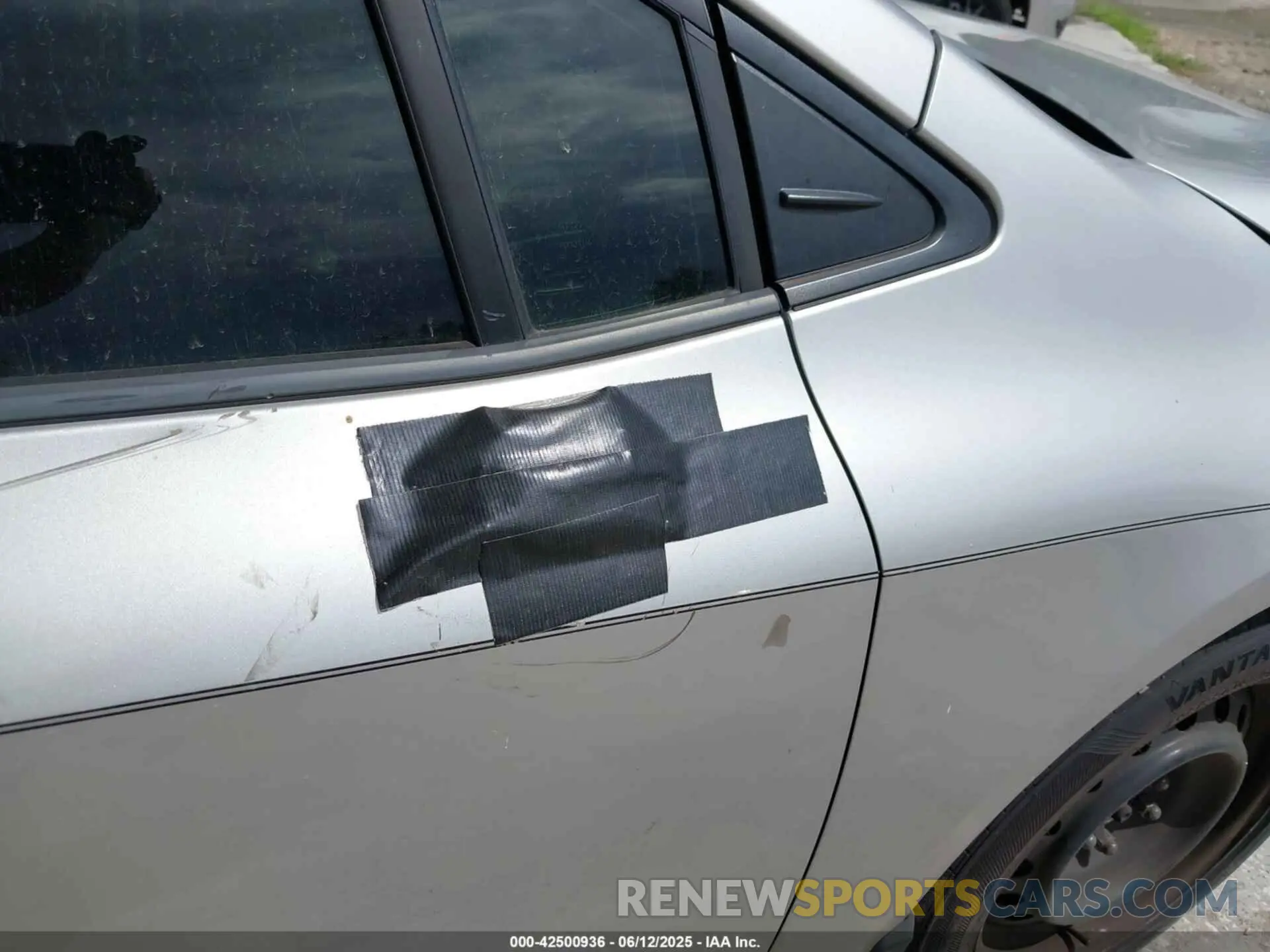17 Photograph of a damaged car JTDEPRAE1LJ067446 TOYOTA COROLLA 2020
