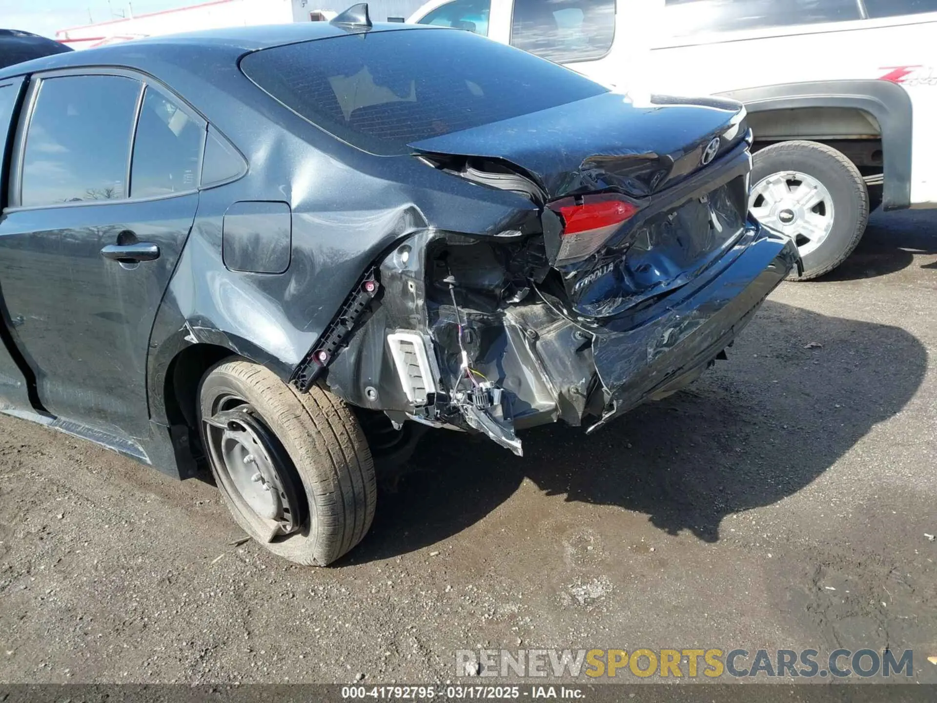 6 Photograph of a damaged car JTDEPRAE1LJ105449 TOYOTA COROLLA 2020