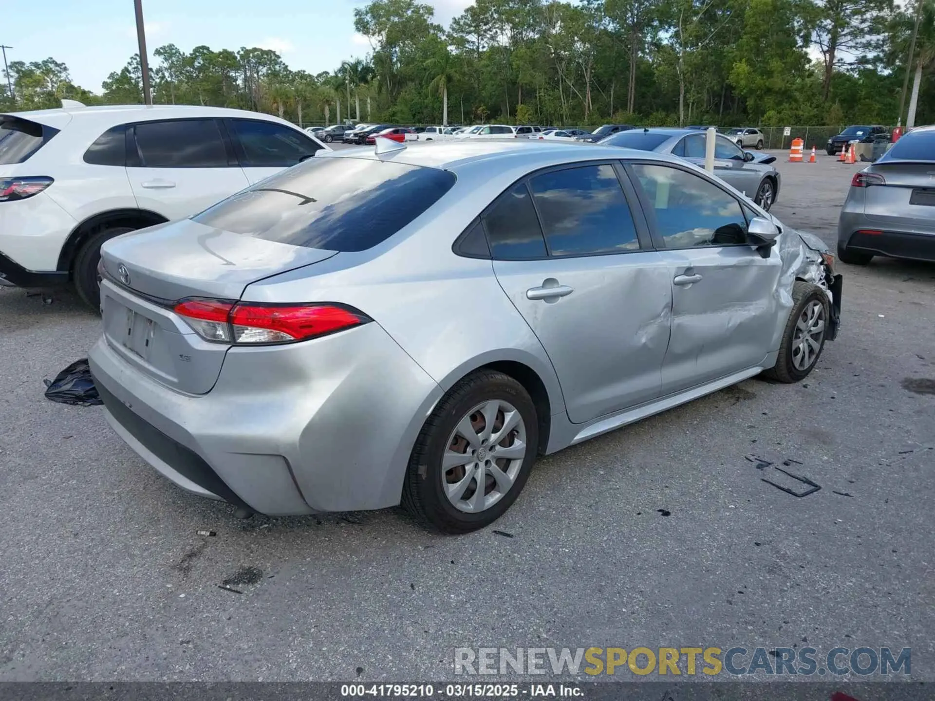 4 Photograph of a damaged car JTDEPRAE1LJ112725 TOYOTA COROLLA 2020