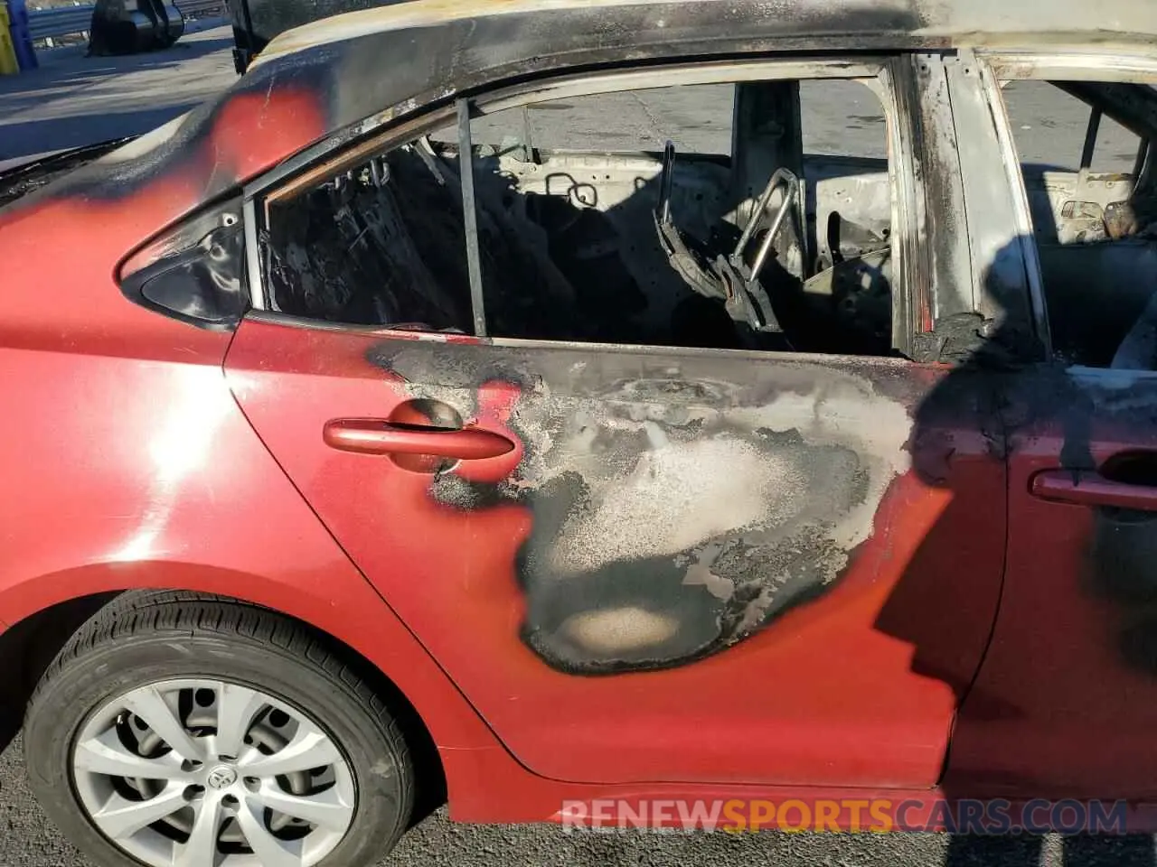 10 Photograph of a damaged car JTDEPRAE3LJ040667 TOYOTA COROLLA 2020