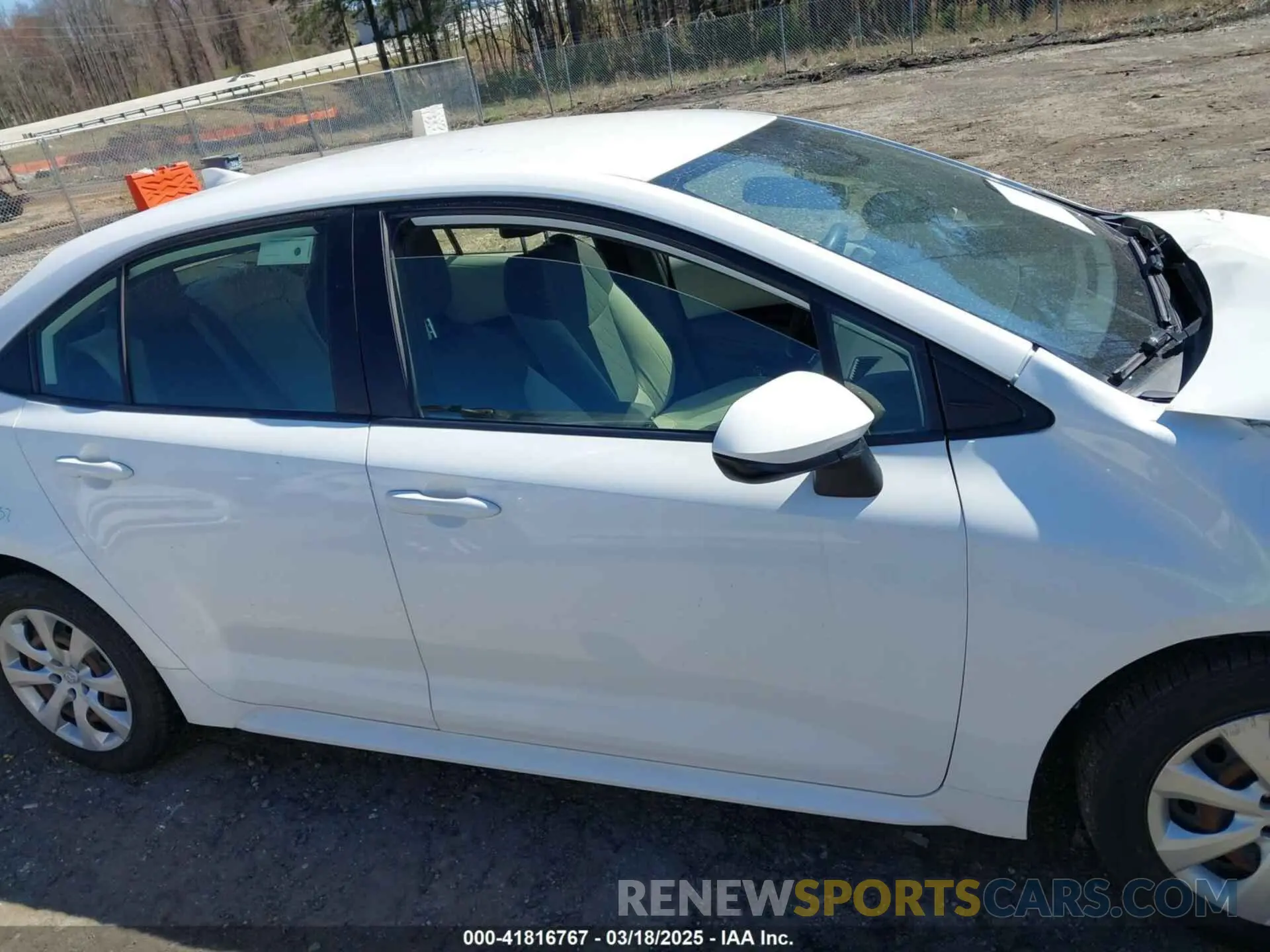 14 Photograph of a damaged car JTDEPRAE3LJ069683 TOYOTA COROLLA 2020