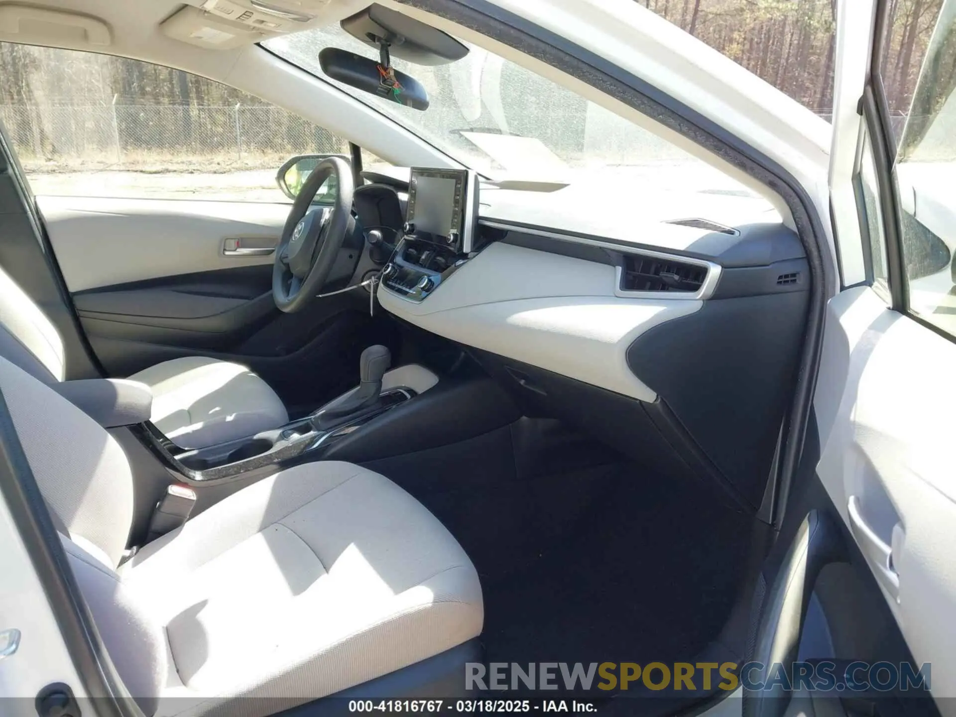 5 Photograph of a damaged car JTDEPRAE3LJ069683 TOYOTA COROLLA 2020