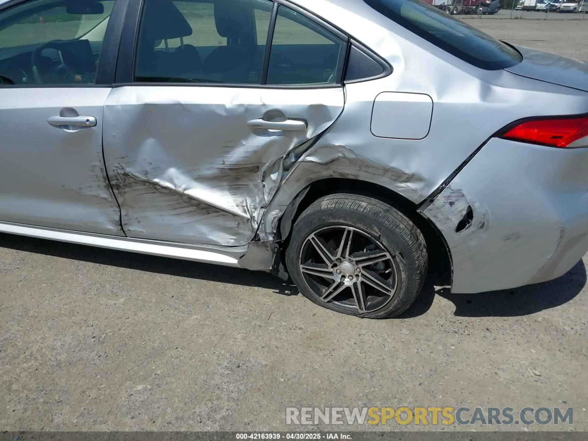 6 Photograph of a damaged car JTDEPRAE4LJ024042 TOYOTA COROLLA 2020