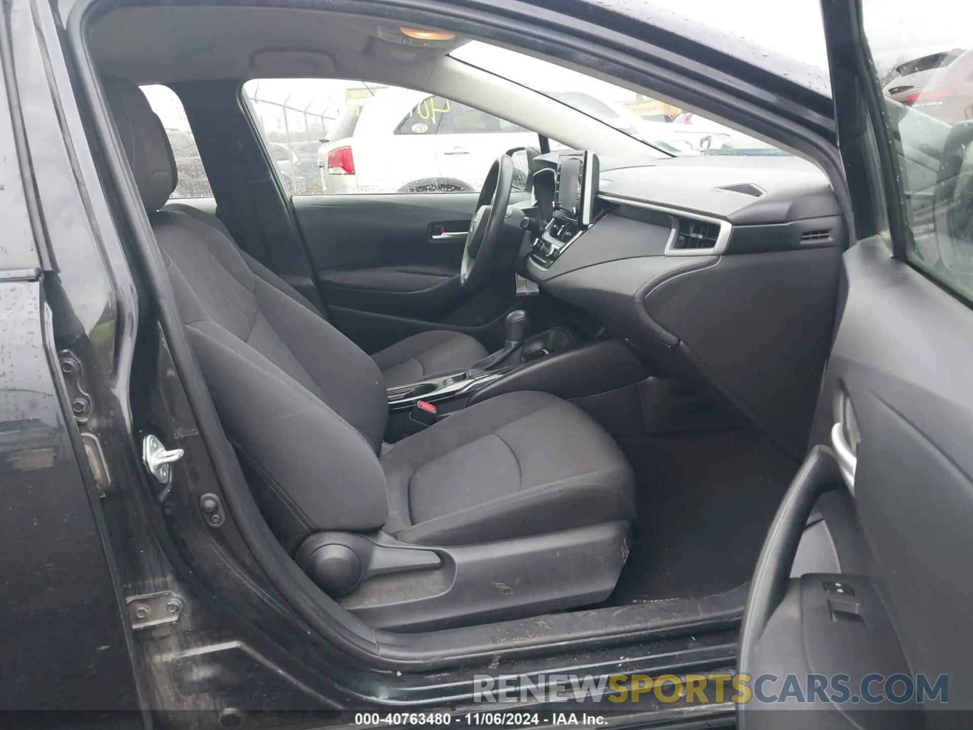 5 Photograph of a damaged car JTDEPRAE4LJ037843 TOYOTA COROLLA 2020