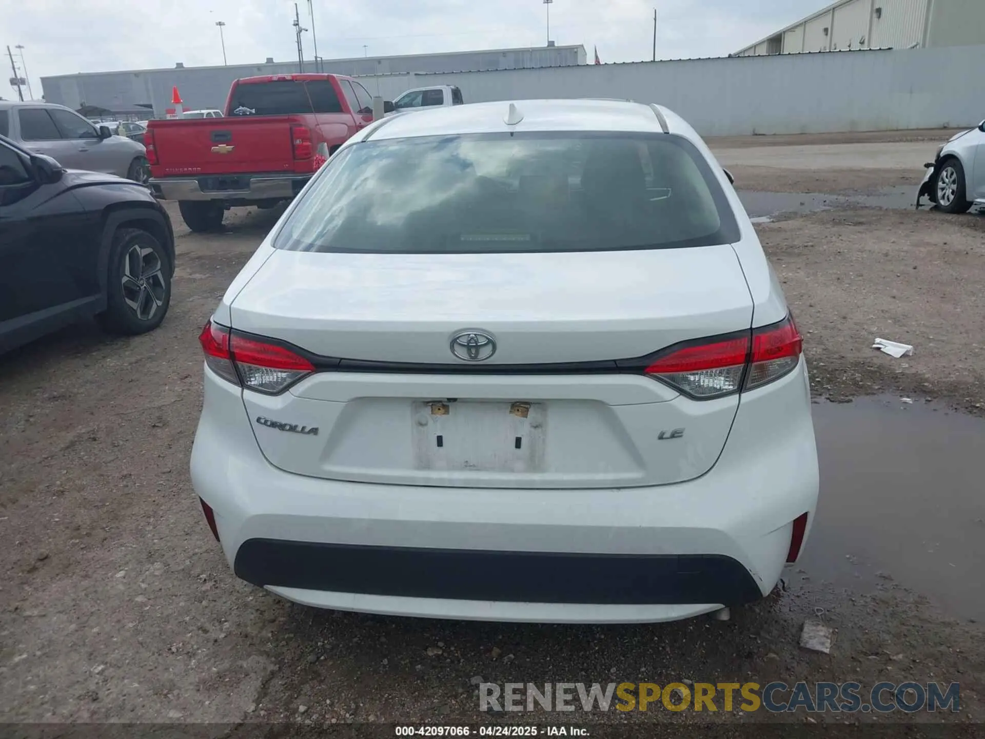 17 Photograph of a damaged car JTDEPRAE4LJ043254 TOYOTA COROLLA 2020