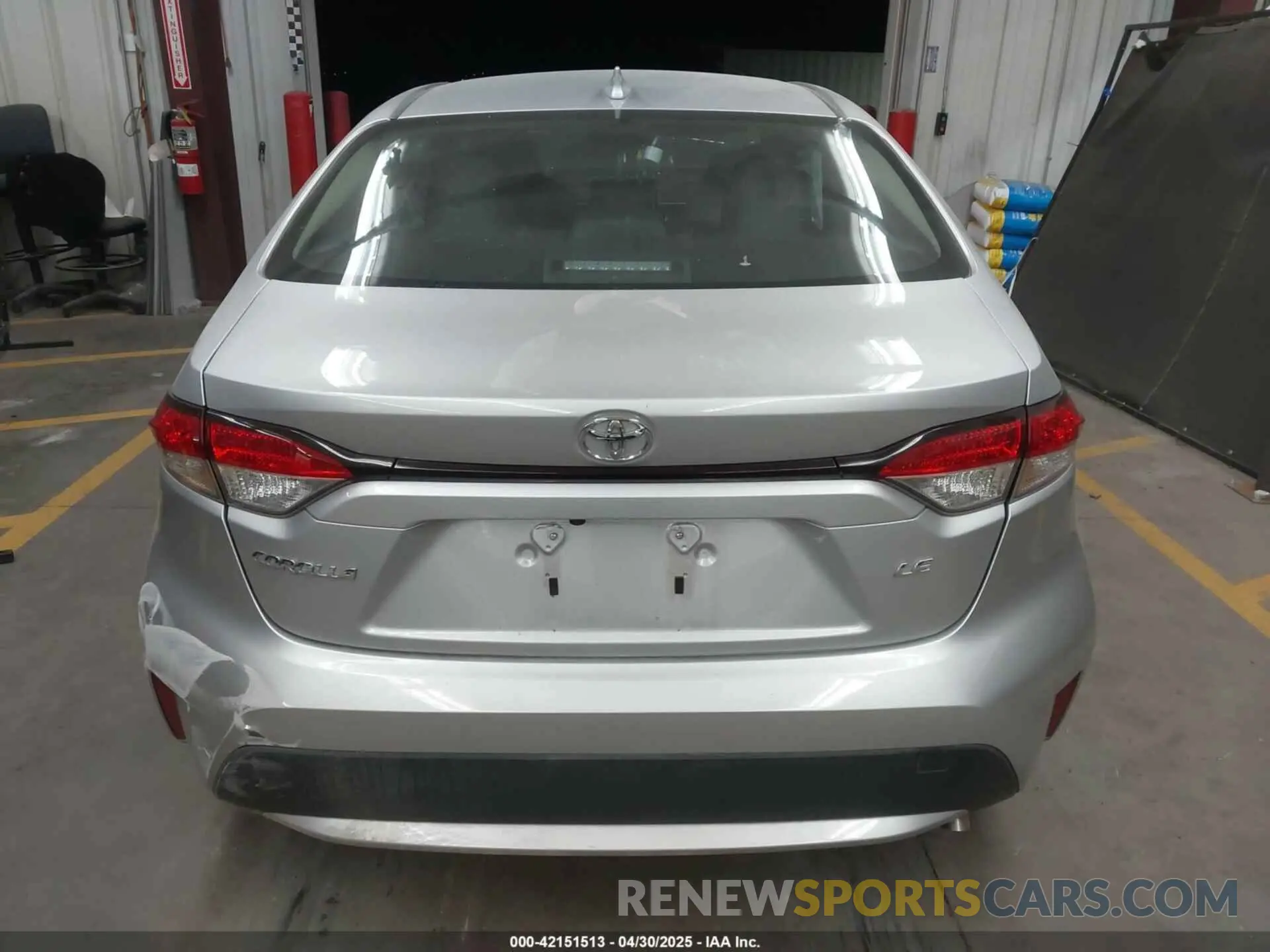 16 Photograph of a damaged car JTDEPRAE4LJ066954 TOYOTA COROLLA 2020