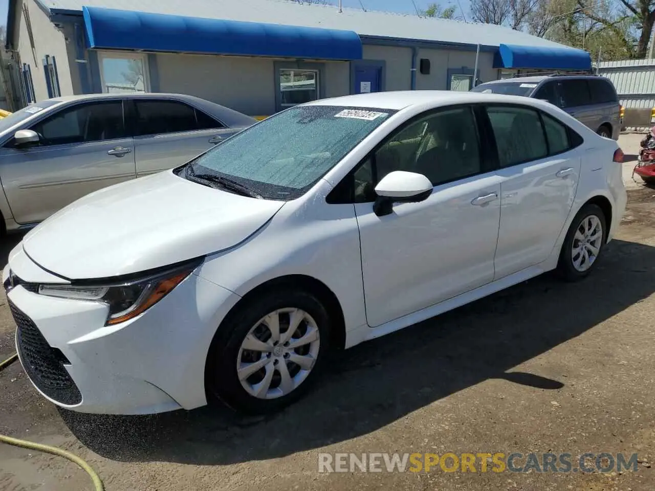 1 Photograph of a damaged car JTDEPRAE4LJ067361 TOYOTA COROLLA 2020