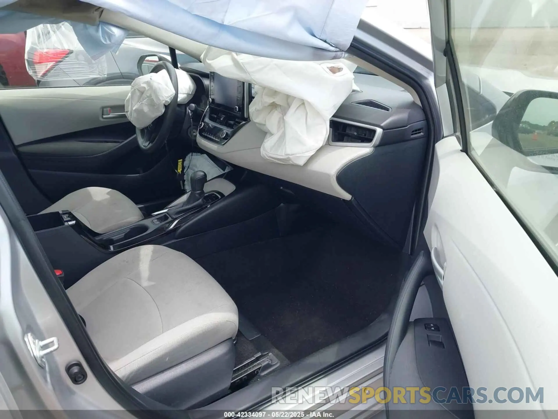 5 Photograph of a damaged car JTDEPRAE4LJ071751 TOYOTA COROLLA 2020