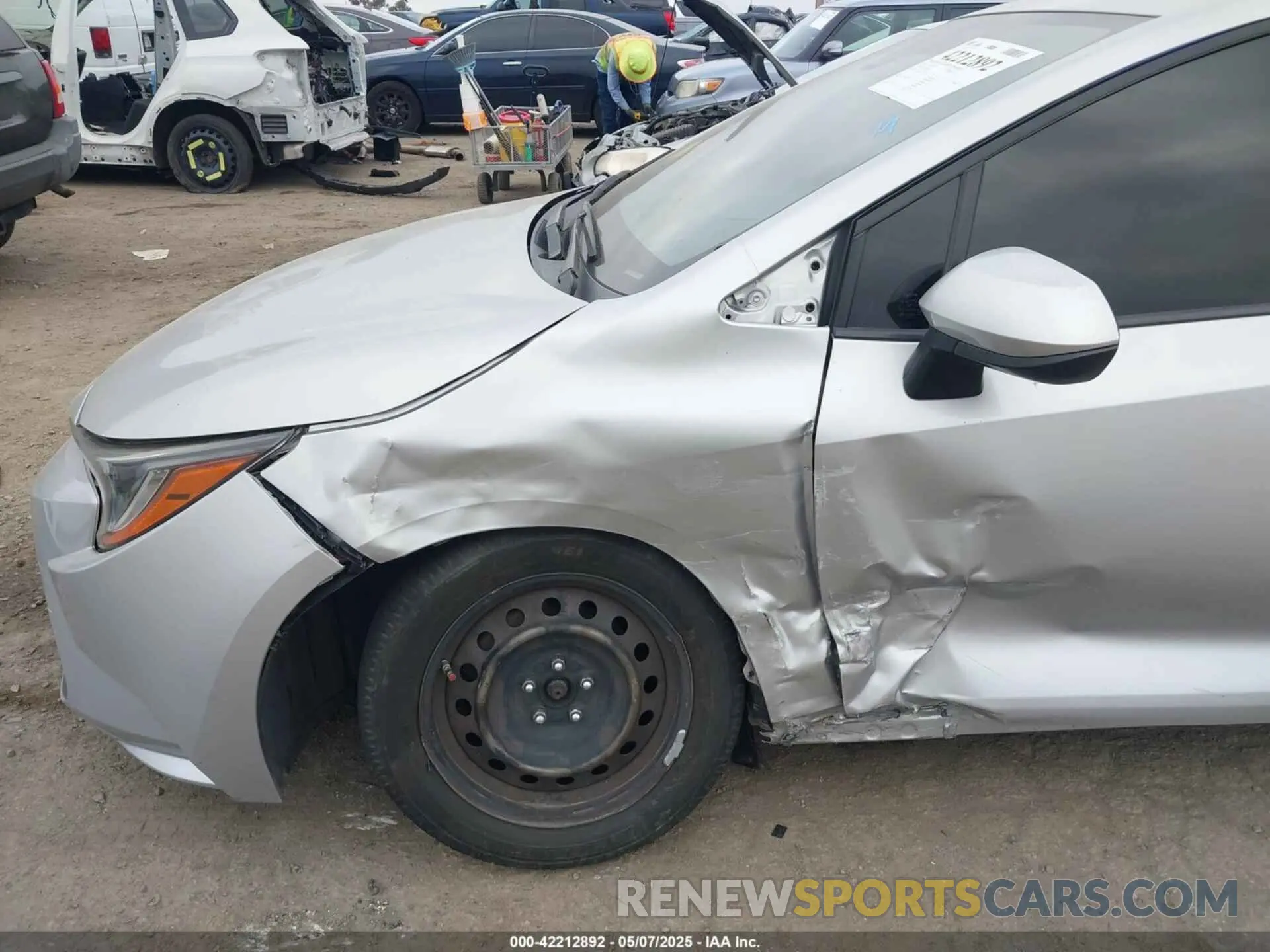 6 Photograph of a damaged car JTDEPRAE5LJ006777 TOYOTA COROLLA 2020