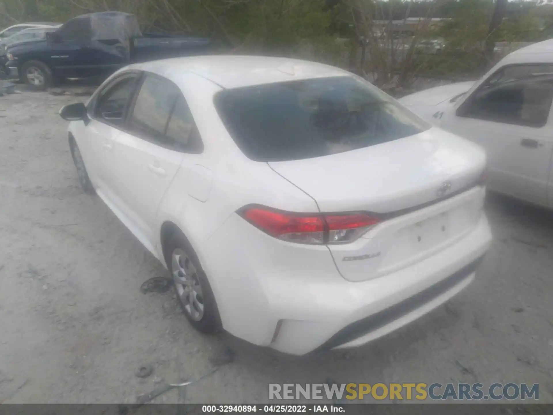 3 Photograph of a damaged car JTDEPRAE5LJ018301 TOYOTA COROLLA 2020