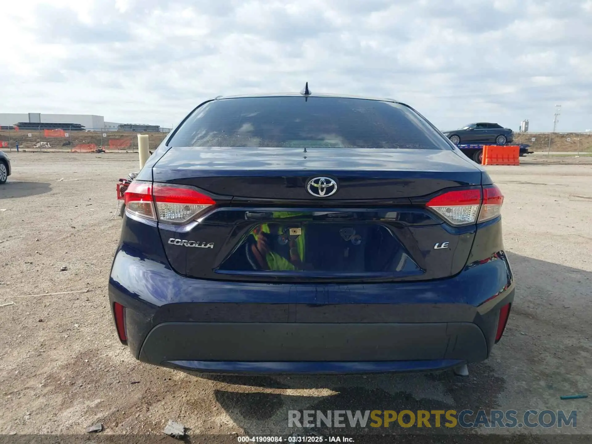 17 Photograph of a damaged car JTDEPRAE5LJ060953 TOYOTA COROLLA 2020