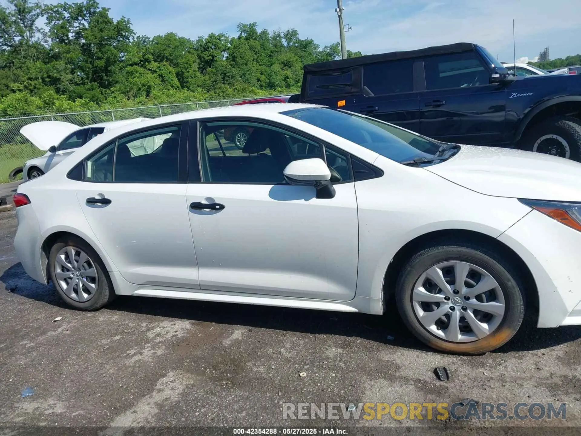 13 Photograph of a damaged car JTDEPRAE5LJ068132 TOYOTA COROLLA 2020
