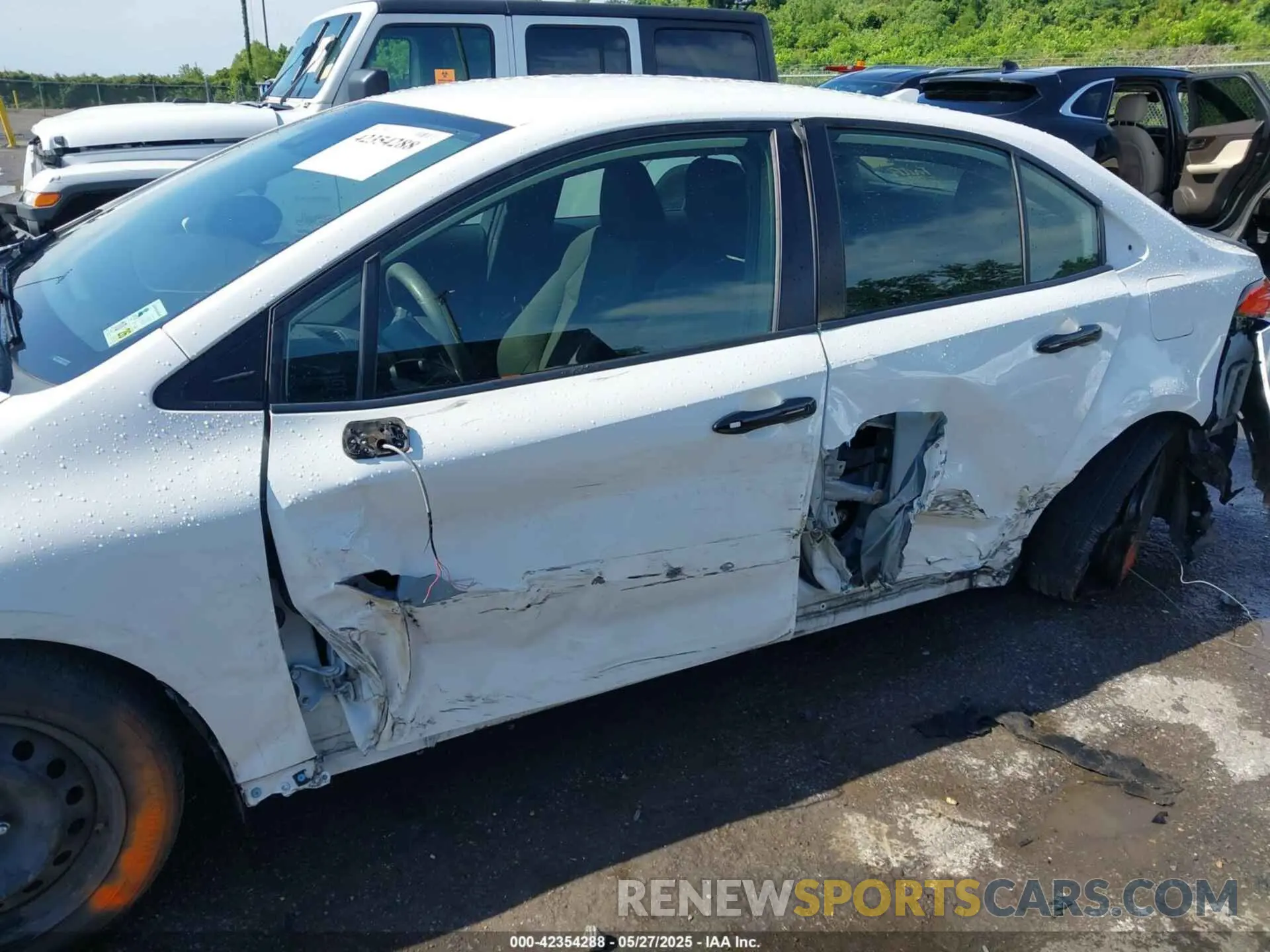6 Photograph of a damaged car JTDEPRAE5LJ068132 TOYOTA COROLLA 2020