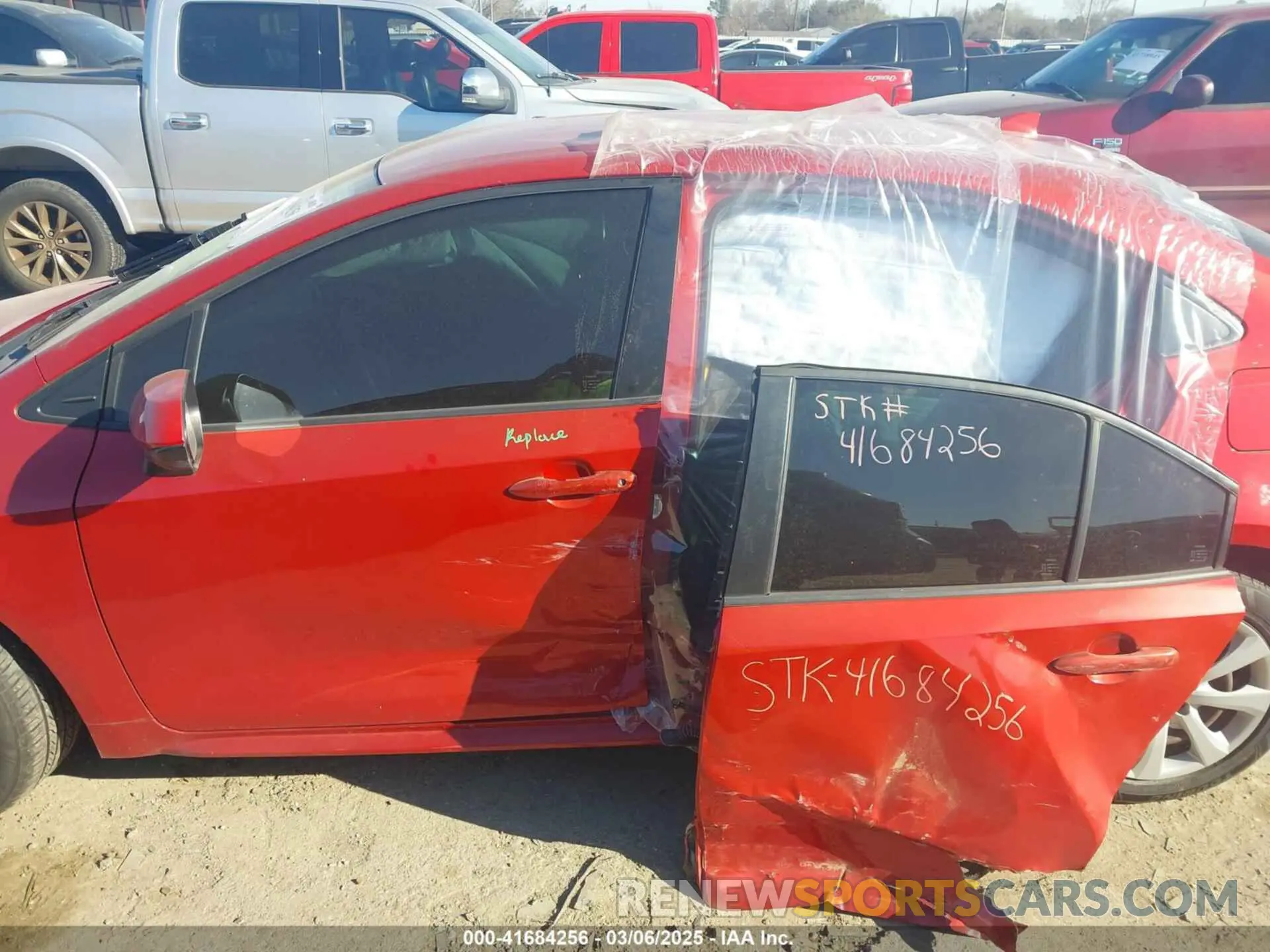 15 Photograph of a damaged car JTDEPRAE5LJ106071 TOYOTA COROLLA 2020