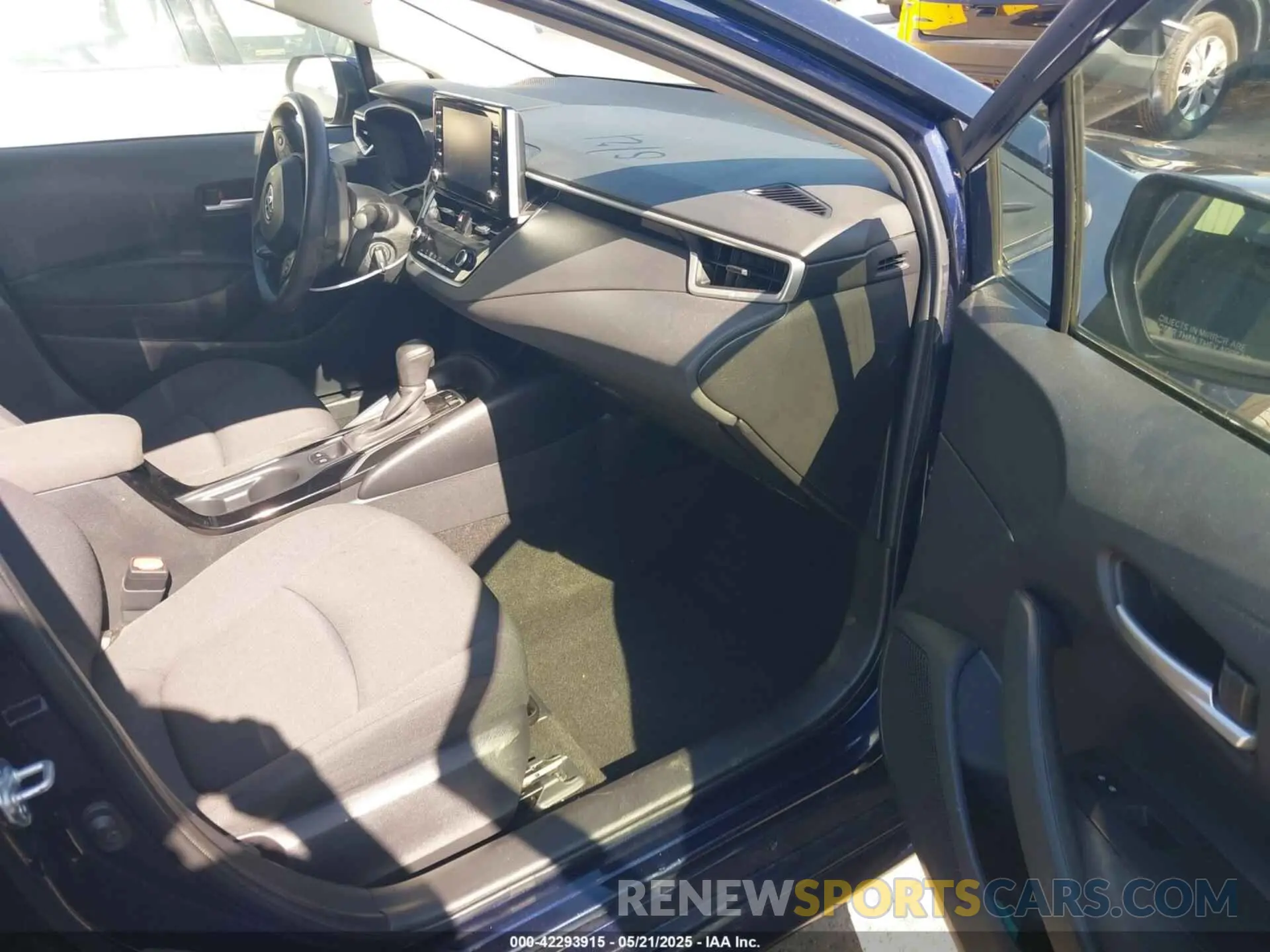 5 Photograph of a damaged car JTDEPRAE5LJ106605 TOYOTA COROLLA 2020