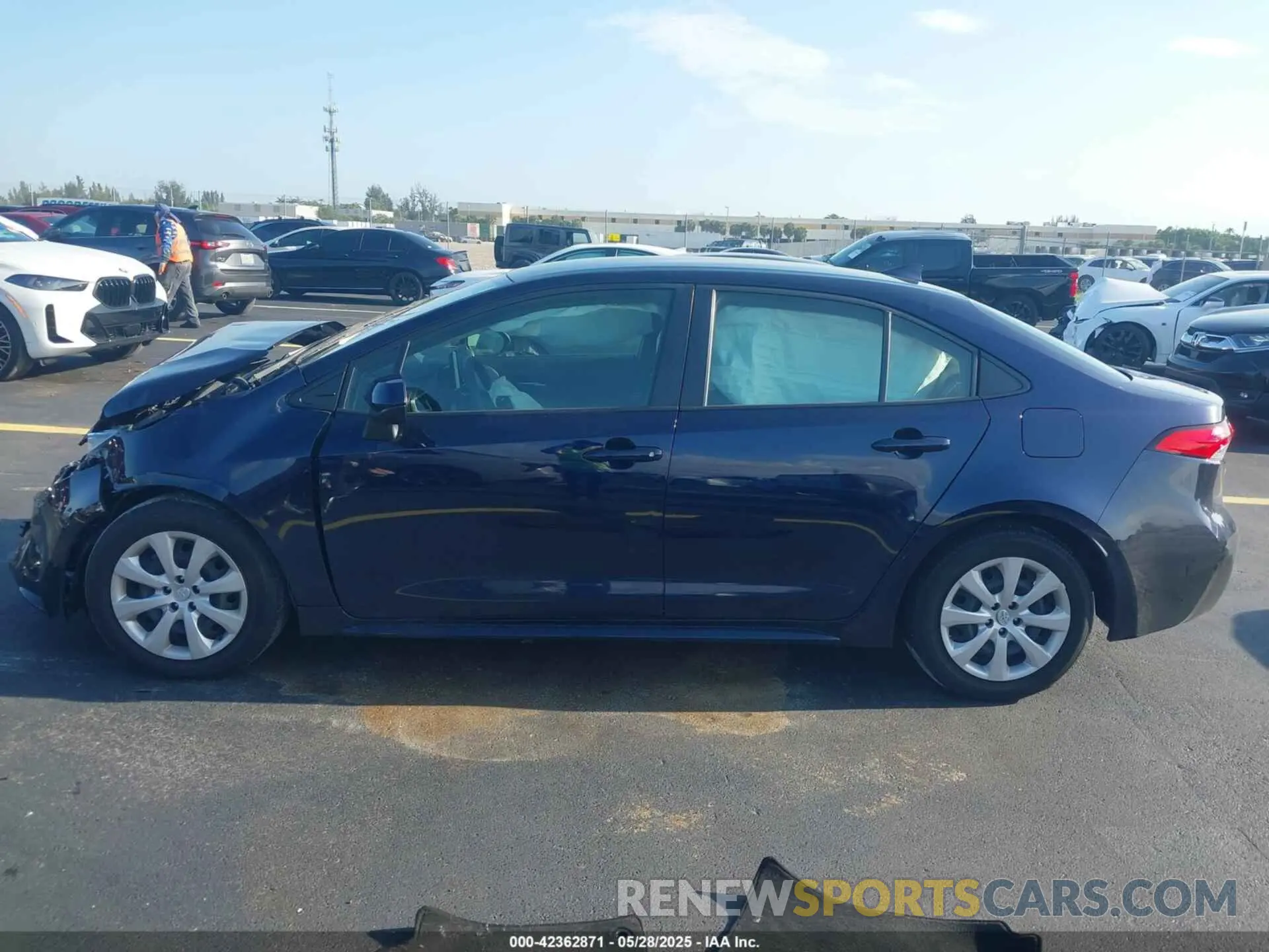 14 Photograph of a damaged car JTDEPRAE5LJ108970 TOYOTA COROLLA 2020