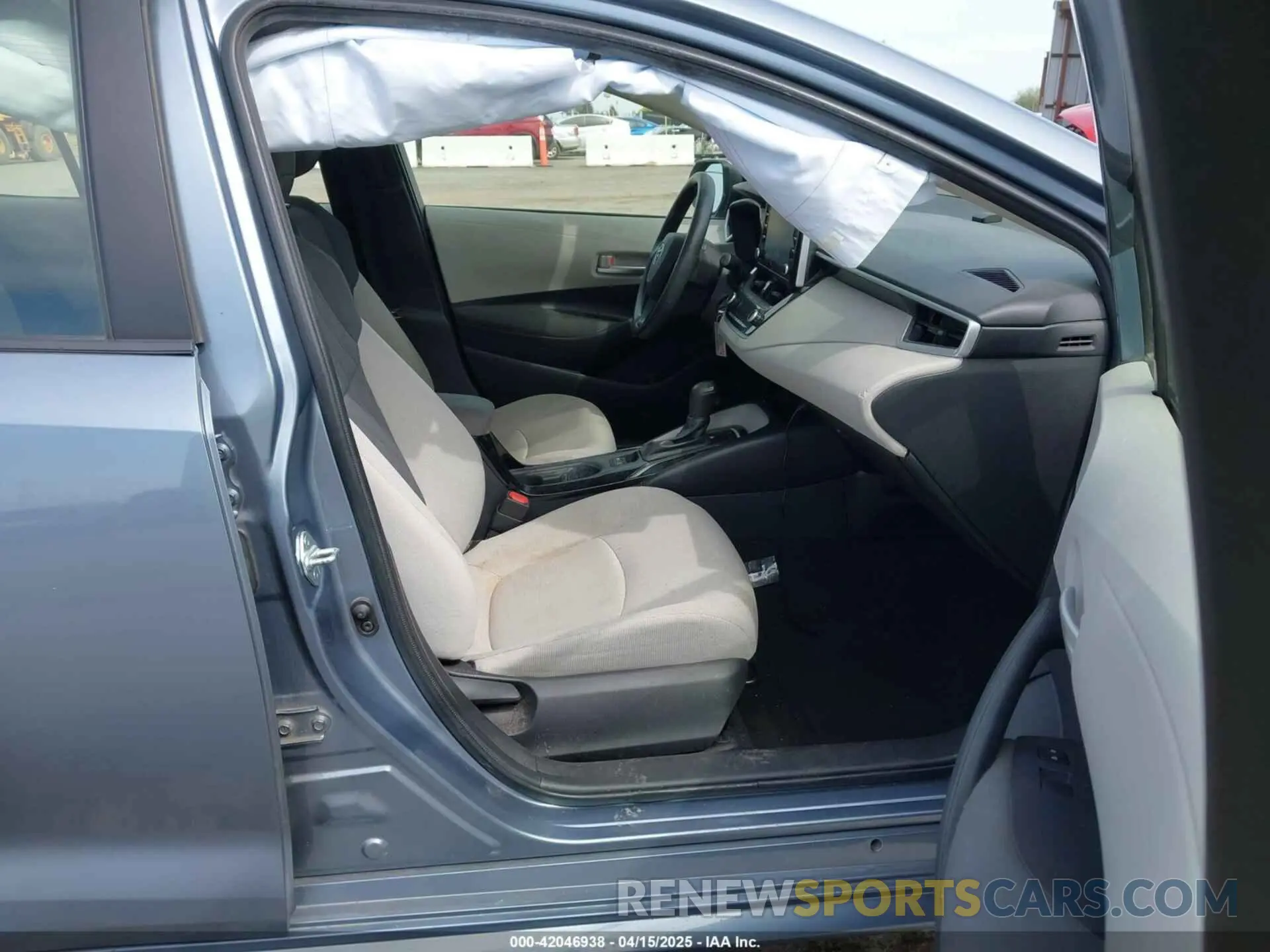 5 Photograph of a damaged car JTDEPRAE5LJ111853 TOYOTA COROLLA 2020