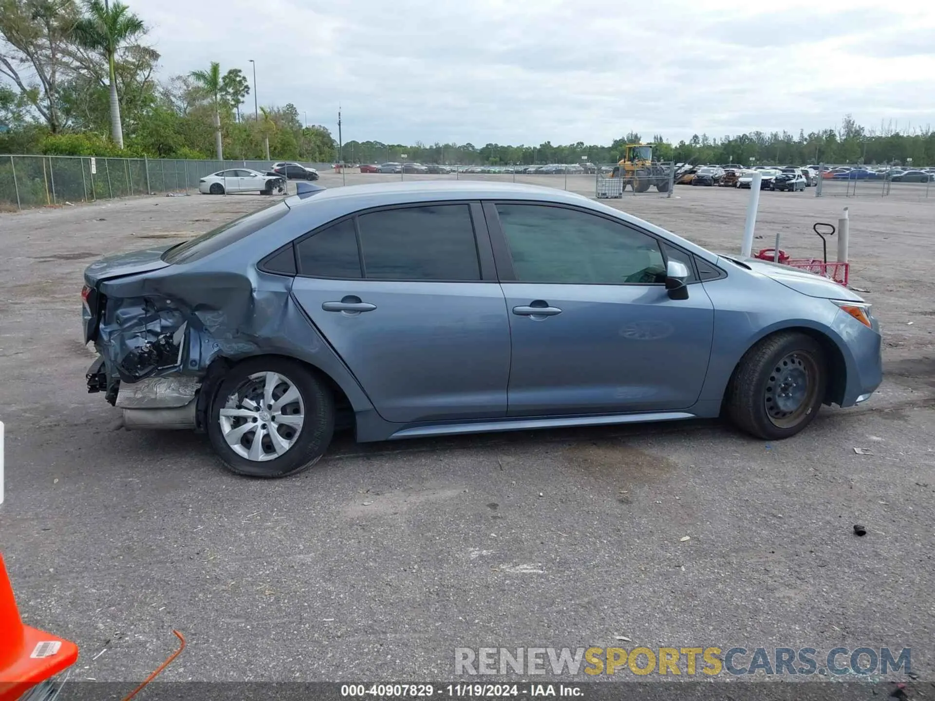 13 Photograph of a damaged car JTDEPRAE5LJ114946 TOYOTA COROLLA 2020
