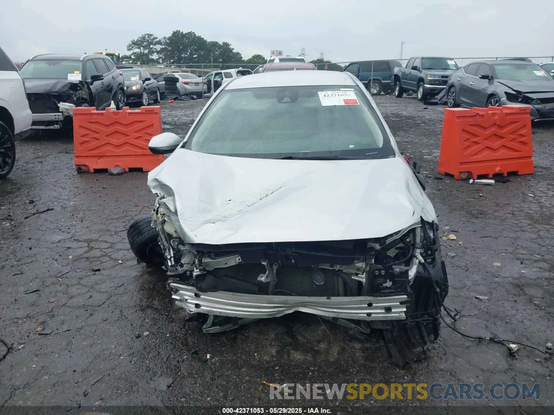 11 Photograph of a damaged car JTDEPRAE6LJ053168 TOYOTA COROLLA 2020