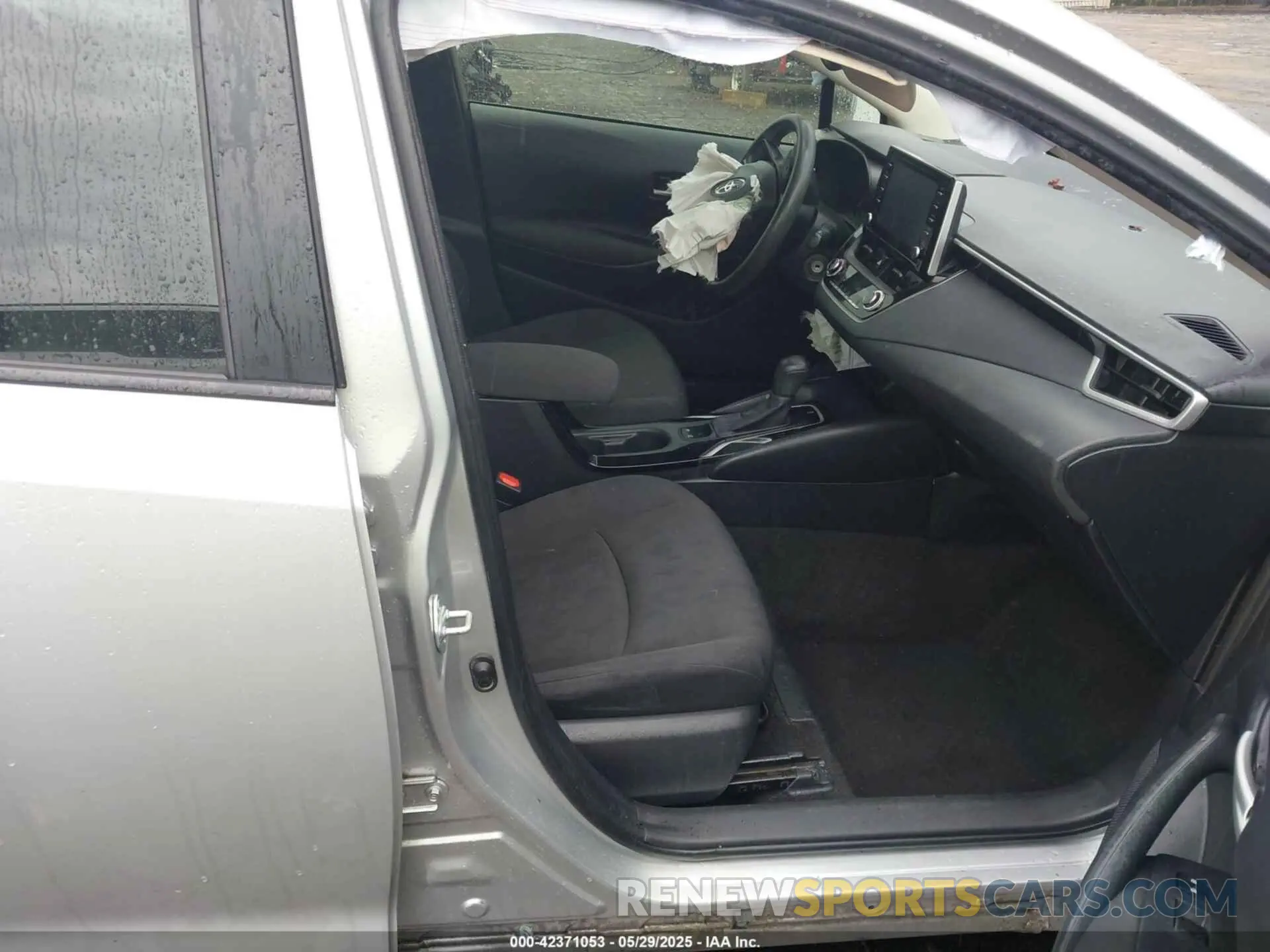 5 Photograph of a damaged car JTDEPRAE6LJ053168 TOYOTA COROLLA 2020