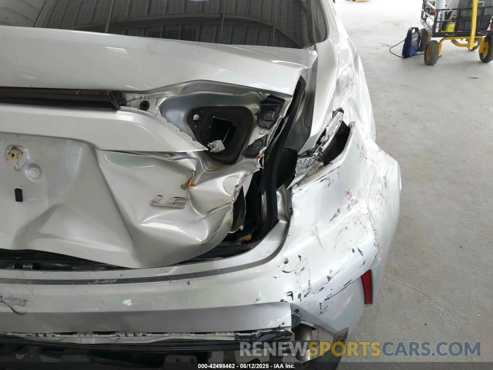 6 Photograph of a damaged car JTDEPRAE6LJ070679 TOYOTA COROLLA 2020
