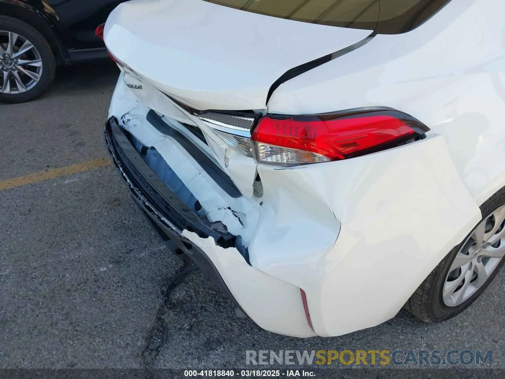17 Photograph of a damaged car JTDEPRAE6LJ099244 TOYOTA COROLLA 2020