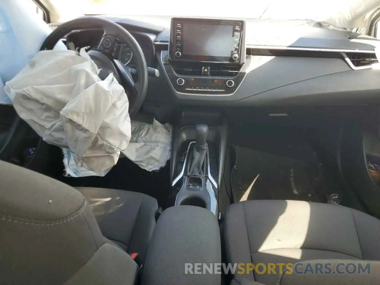 8 Photograph of a damaged car JTDEPRAE6LJ109951 TOYOTA COROLLA 2020