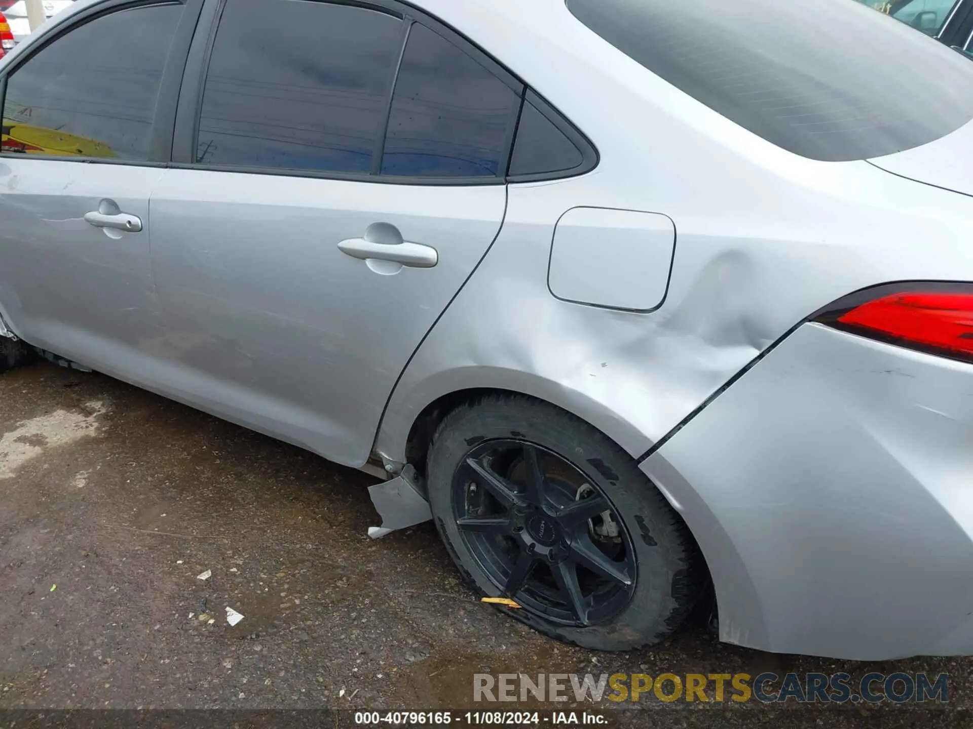 18 Photograph of a damaged car JTDEPRAE7LJ006263 TOYOTA COROLLA 2020
