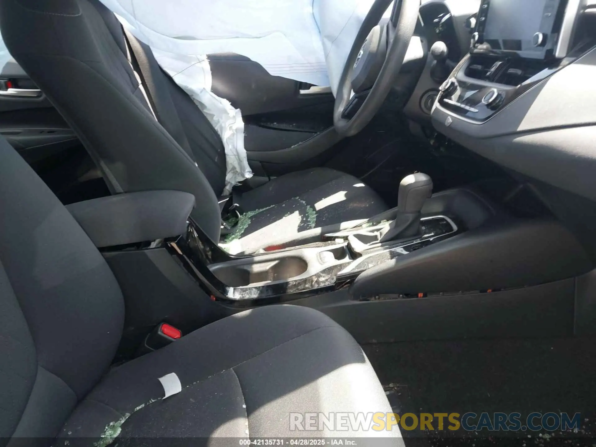 5 Photograph of a damaged car JTDEPRAE7LJ025055 TOYOTA COROLLA 2020