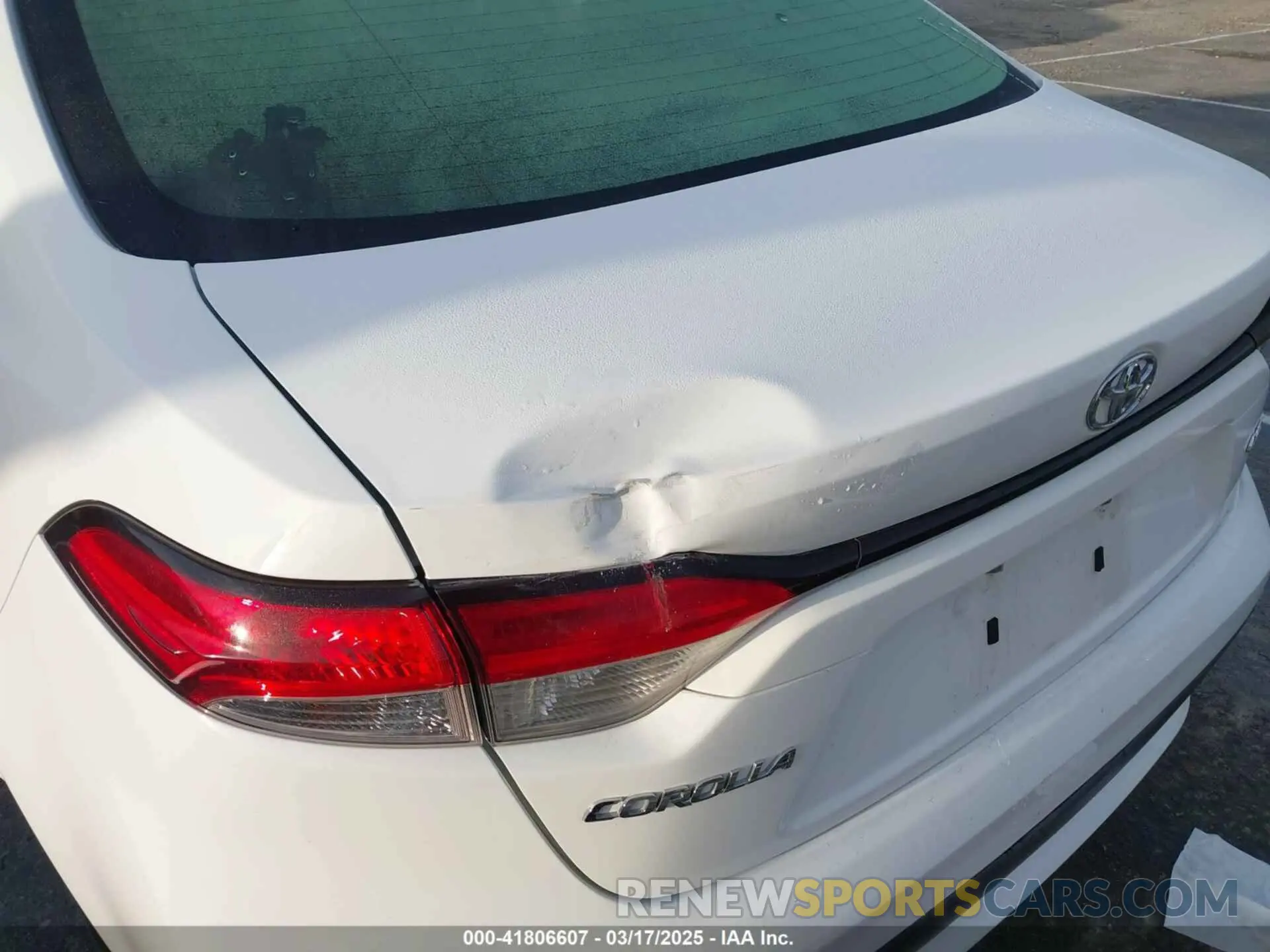 17 Photograph of a damaged car JTDEPRAE7LJ032961 TOYOTA COROLLA 2020