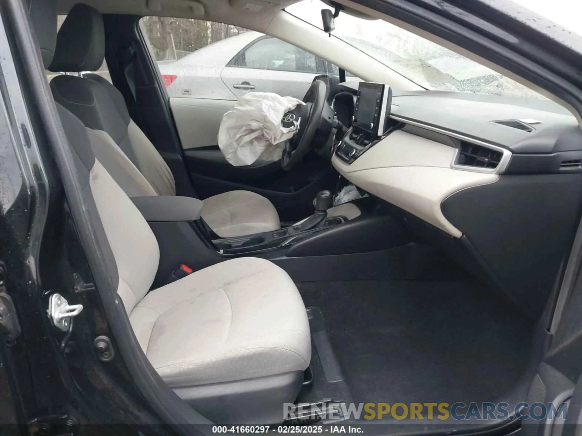 5 Photograph of a damaged car JTDEPRAE7LJ037271 TOYOTA COROLLA 2020