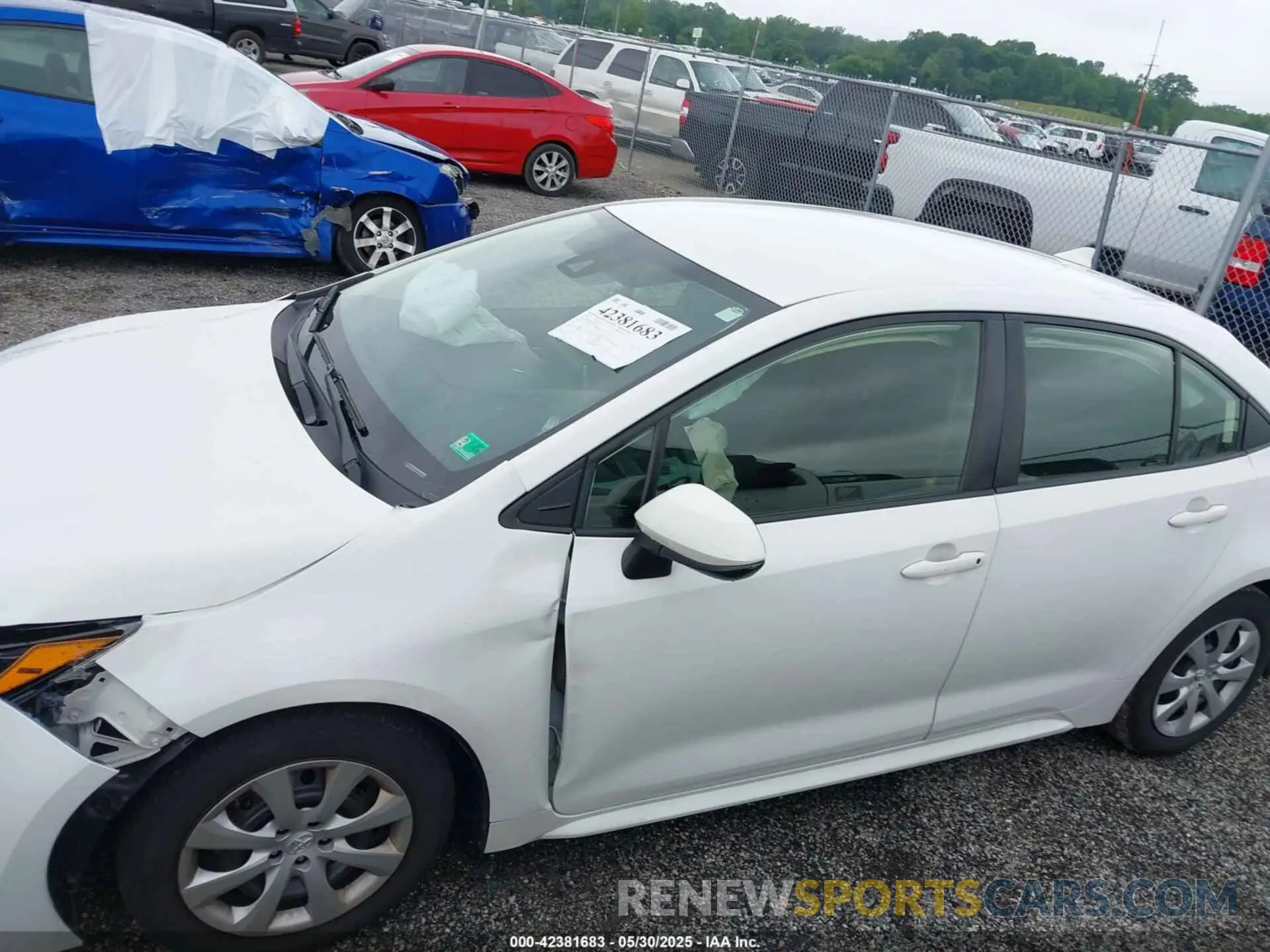 14 Photograph of a damaged car JTDEPRAE7LJ041501 TOYOTA COROLLA 2020