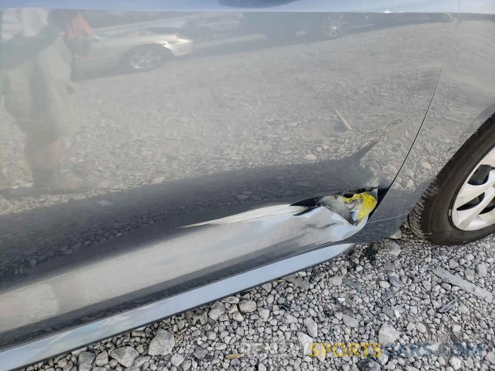 9 Photograph of a damaged car JTDEPRAE7LJ041739 TOYOTA COROLLA 2020