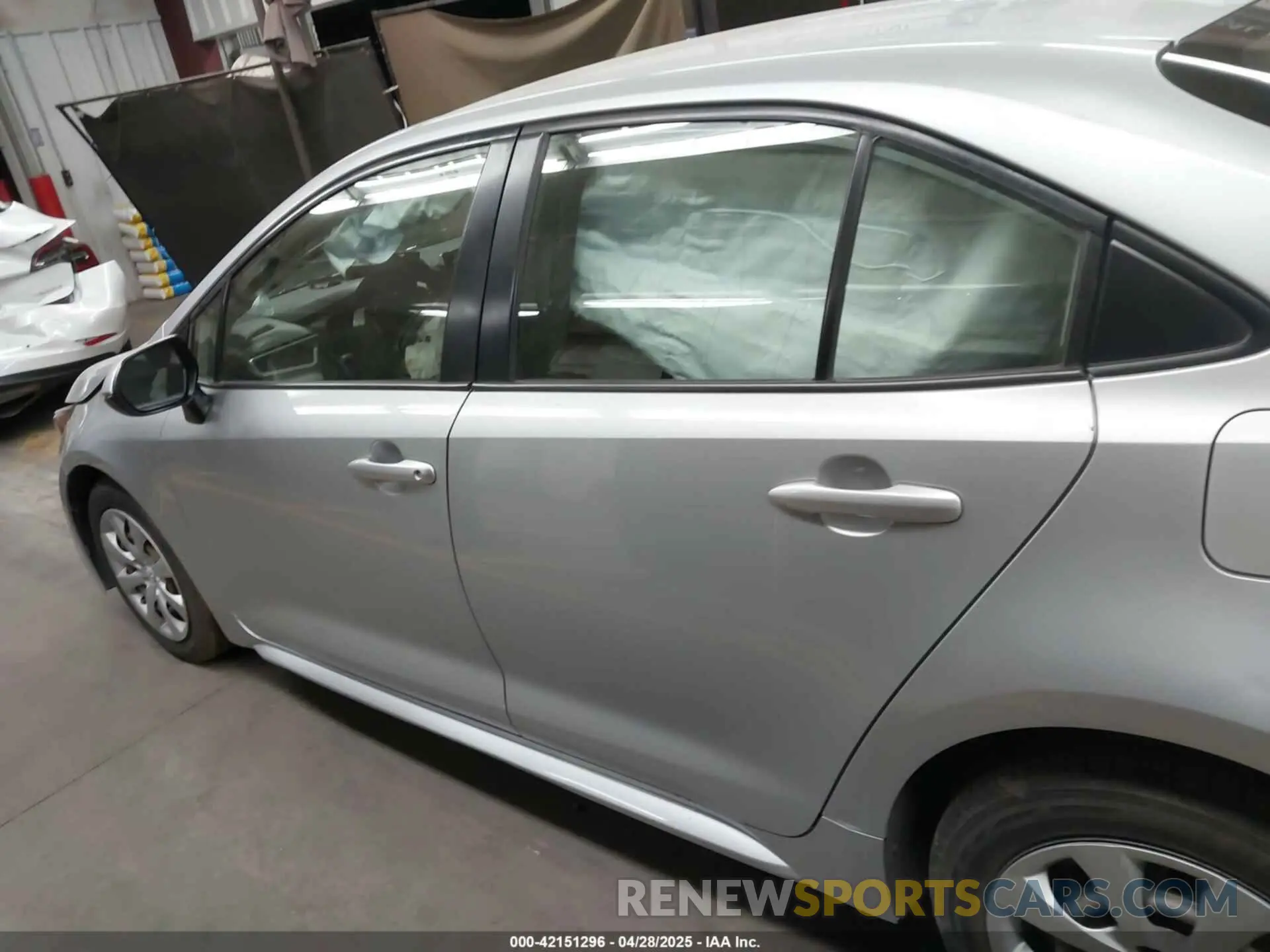 14 Photograph of a damaged car JTDEPRAE7LJ055205 TOYOTA COROLLA 2020