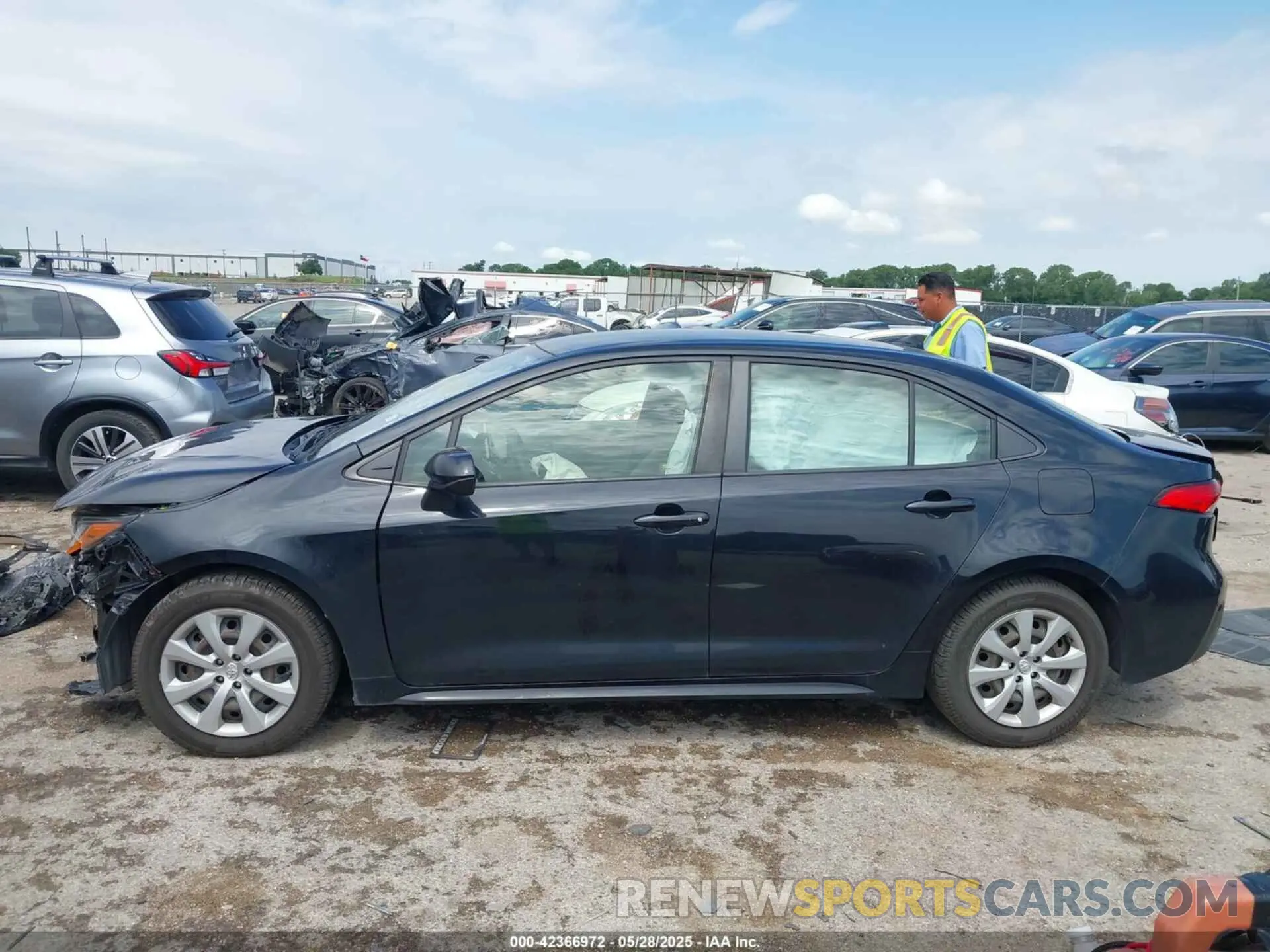 14 Photograph of a damaged car JTDEPRAE7LJ061862 TOYOTA COROLLA 2020