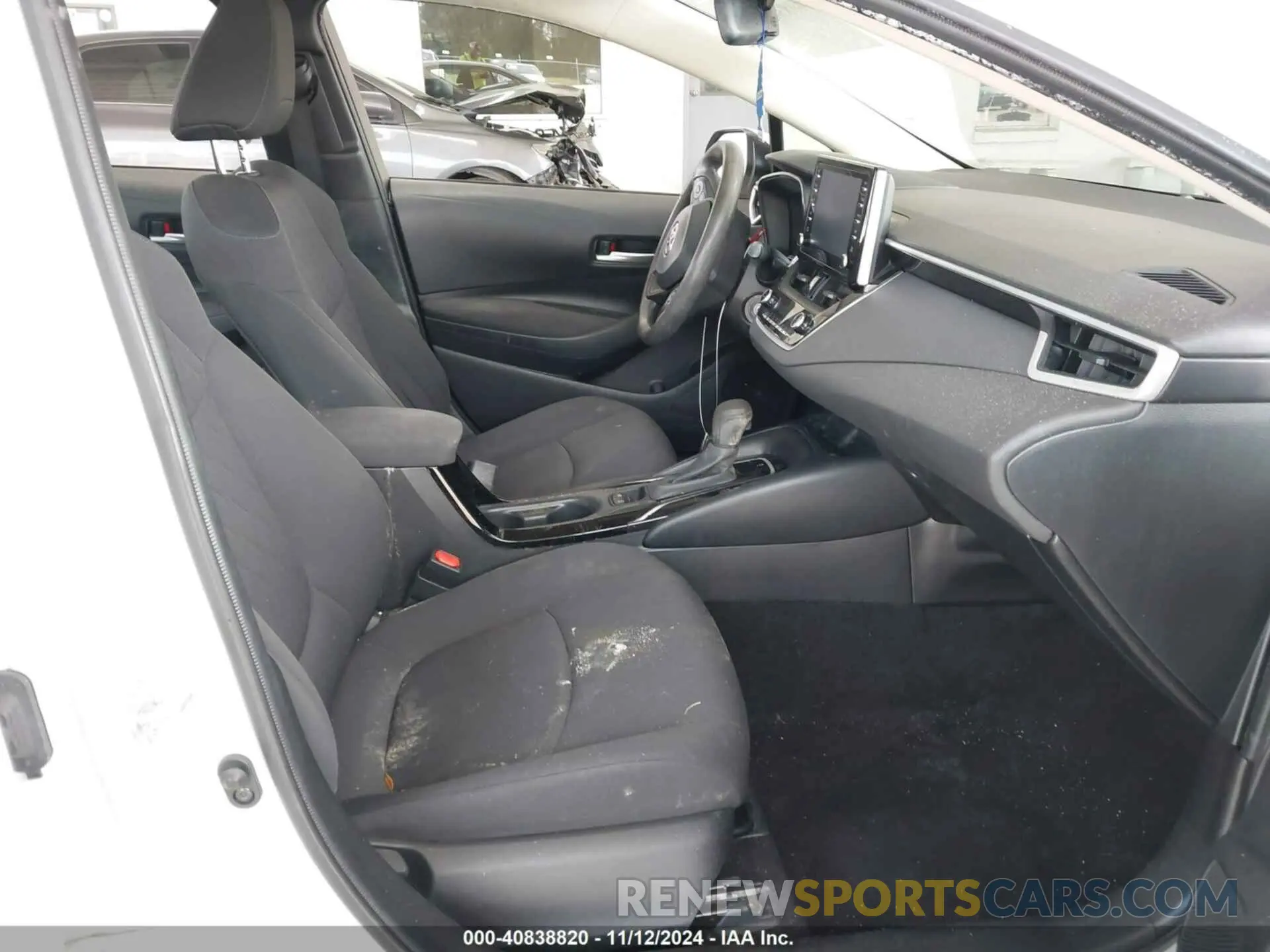 5 Photograph of a damaged car JTDEPRAE7LJ102040 TOYOTA COROLLA 2020