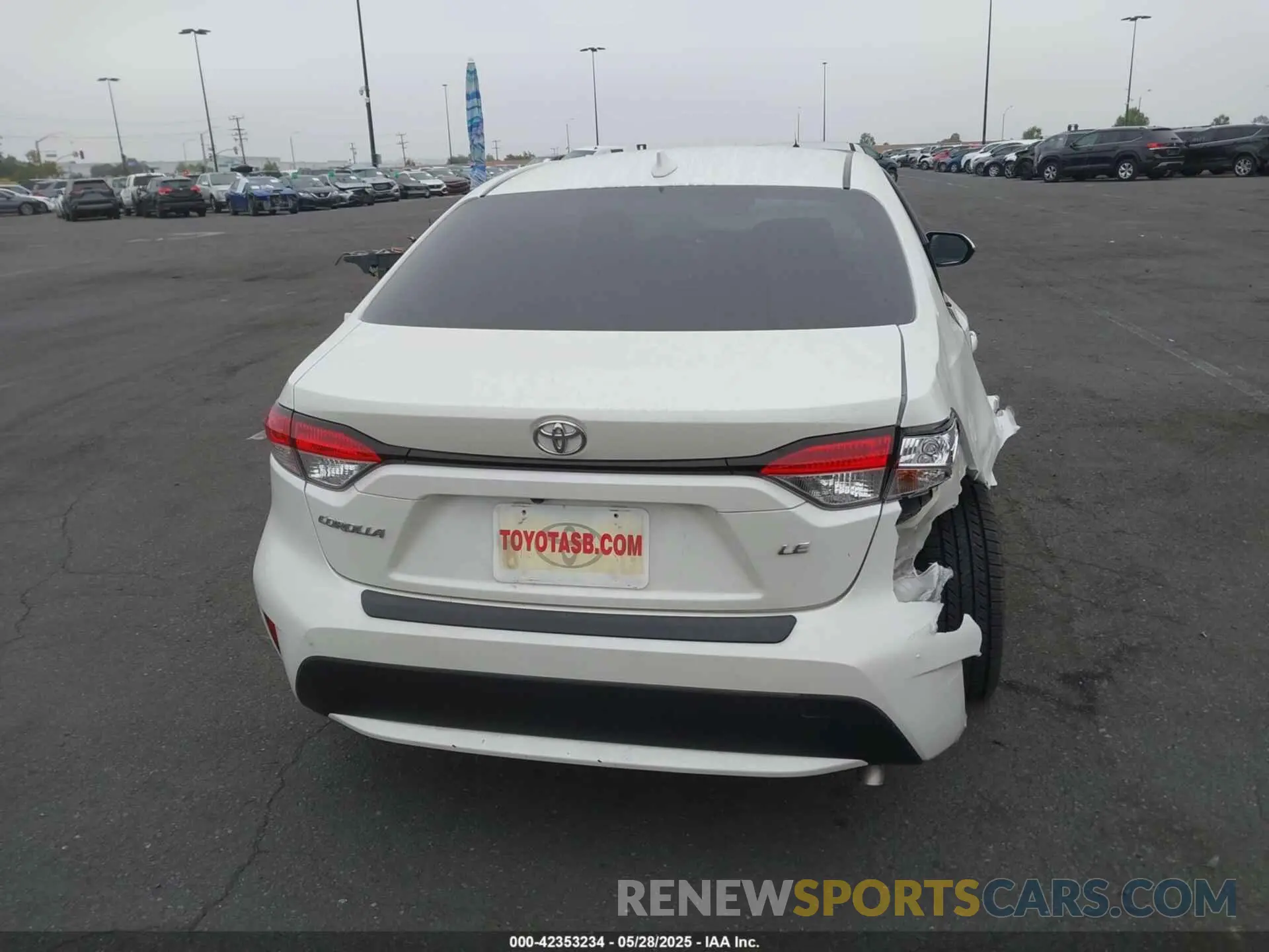 16 Photograph of a damaged car JTDEPRAE7LJ108954 TOYOTA COROLLA 2020