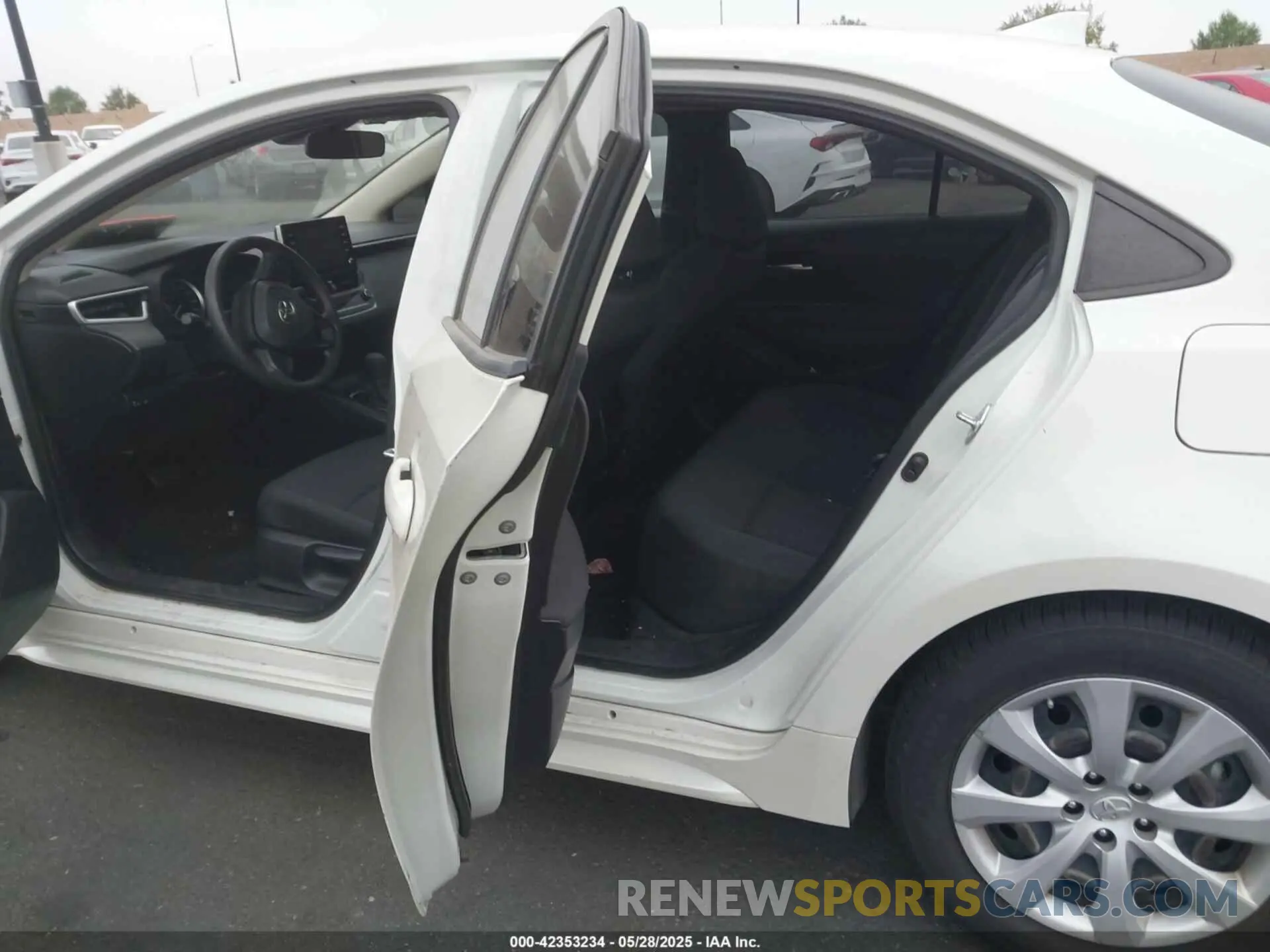 8 Photograph of a damaged car JTDEPRAE7LJ108954 TOYOTA COROLLA 2020