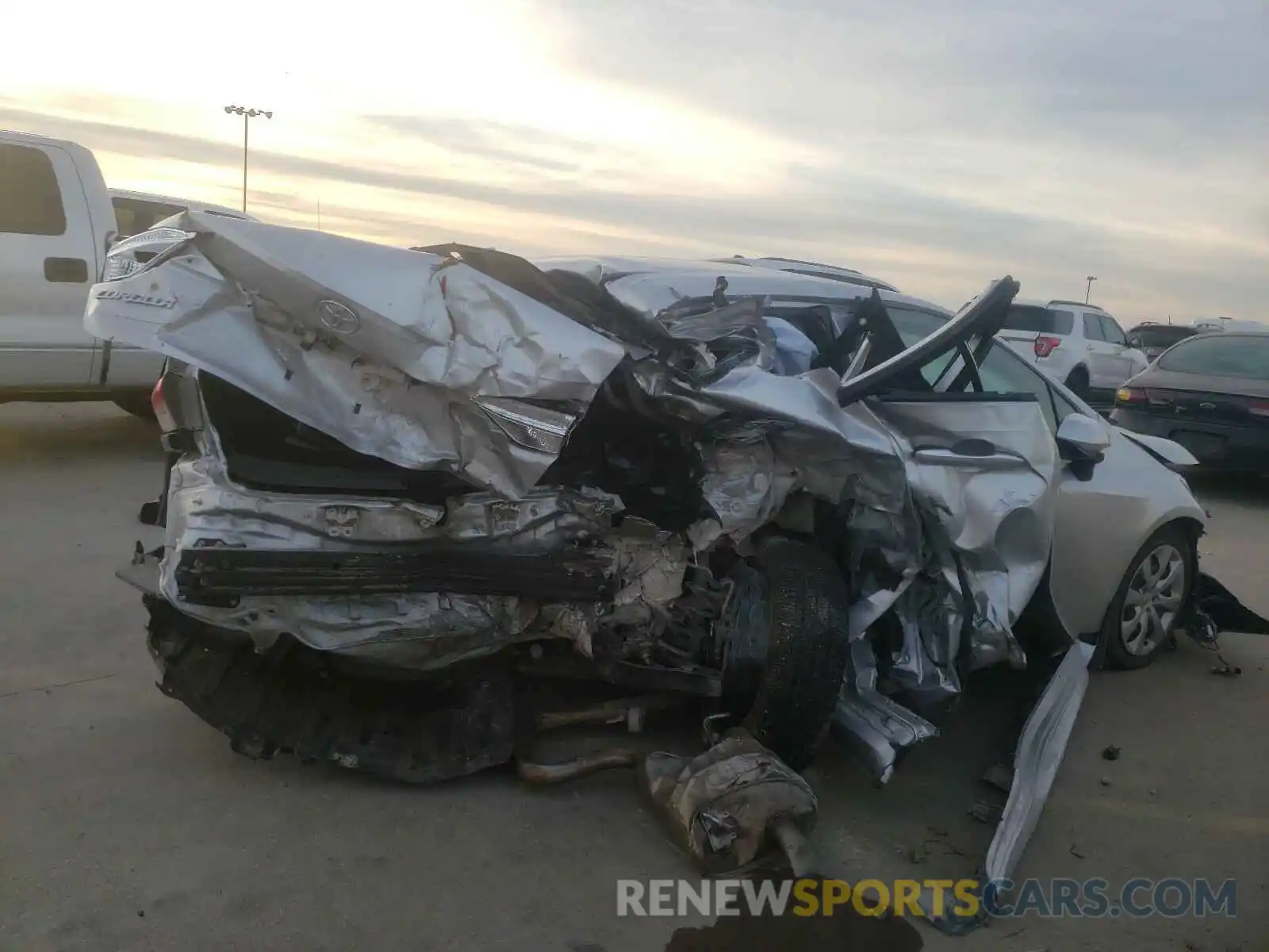 4 Photograph of a damaged car JTDEPRAE7LJ113118 TOYOTA COROLLA 2020