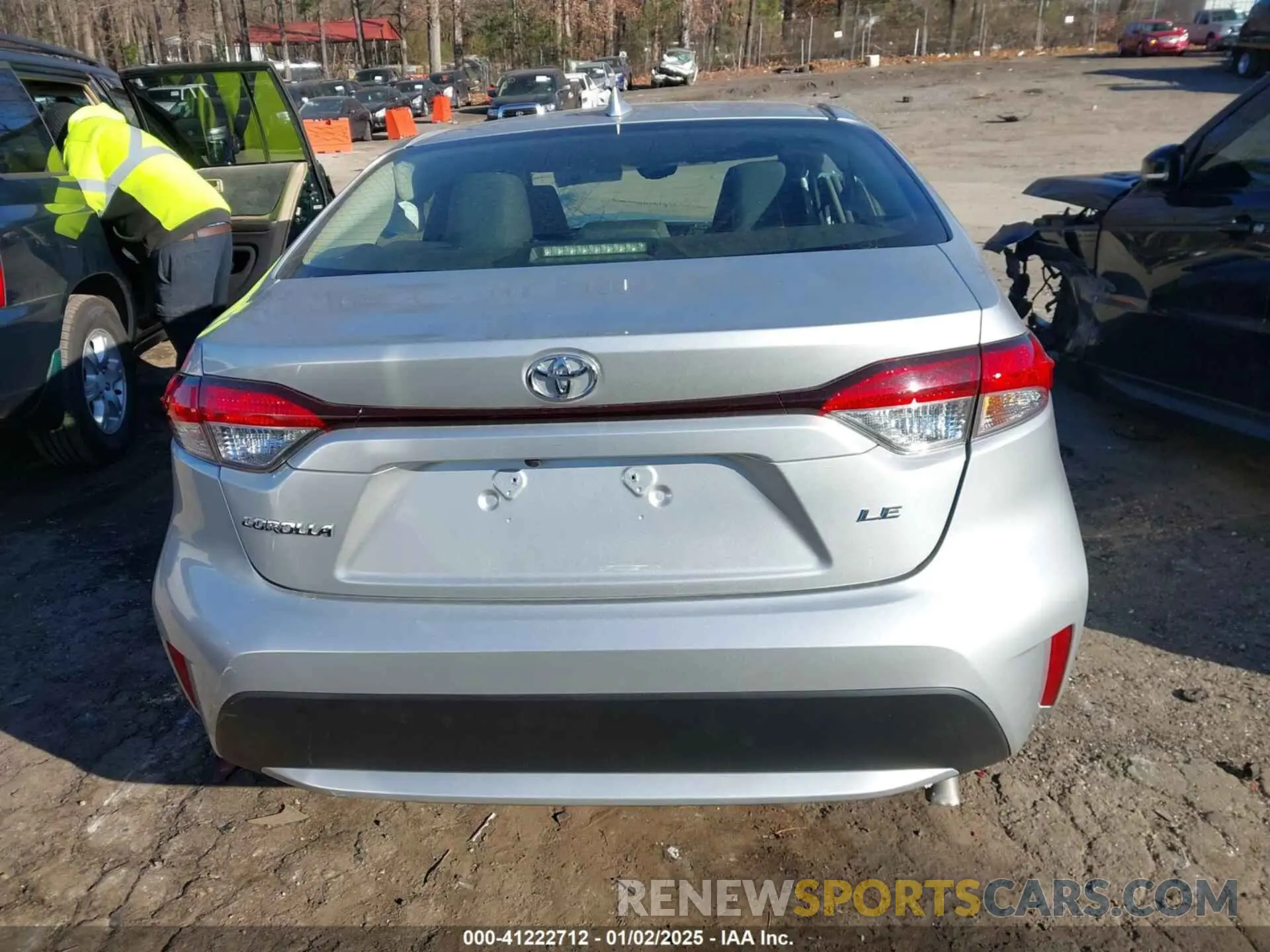 15 Photograph of a damaged car JTDEPRAE7LJ113796 TOYOTA COROLLA 2020
