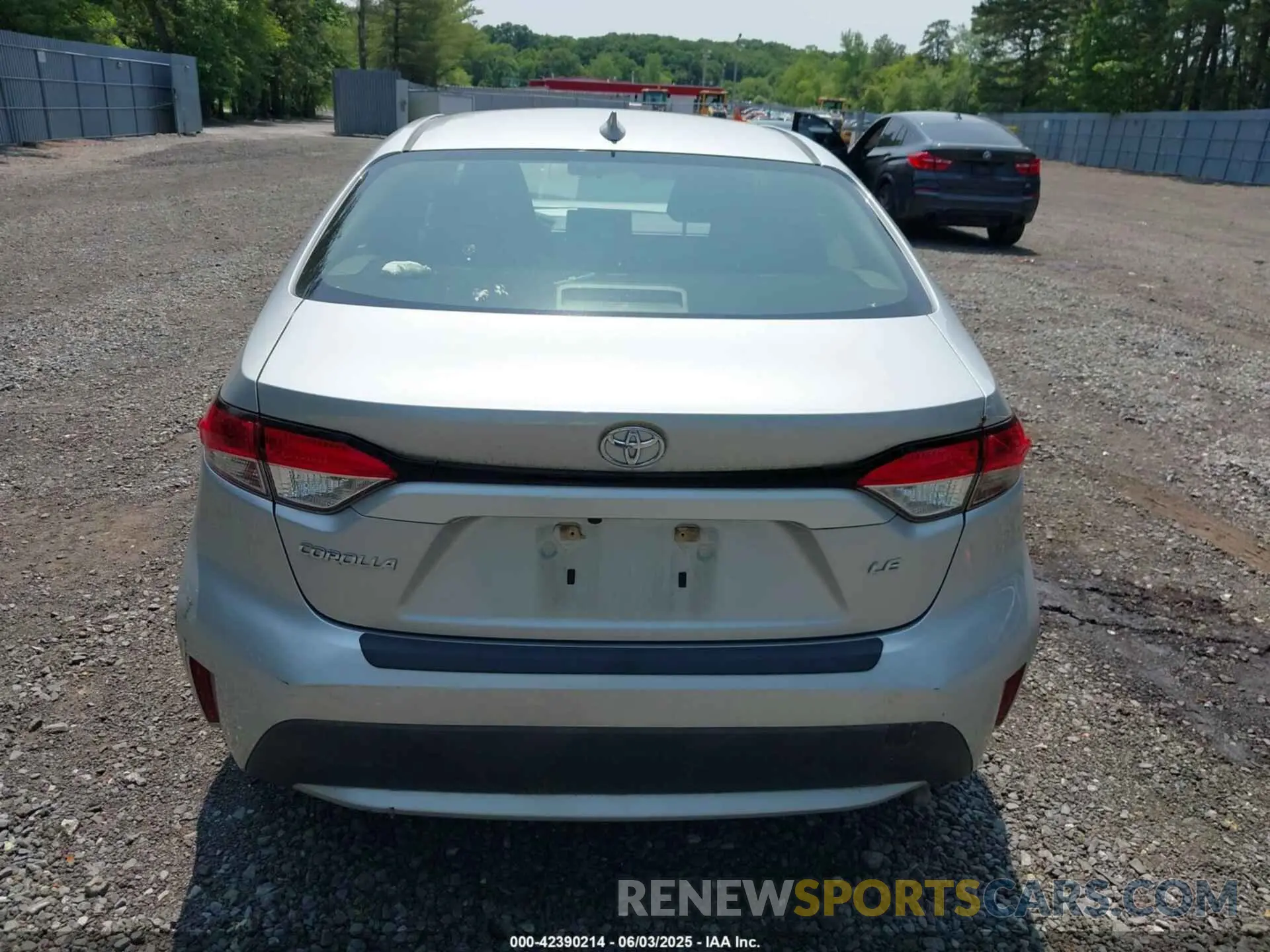 16 Photograph of a damaged car JTDEPRAE8LJ008300 TOYOTA COROLLA 2020