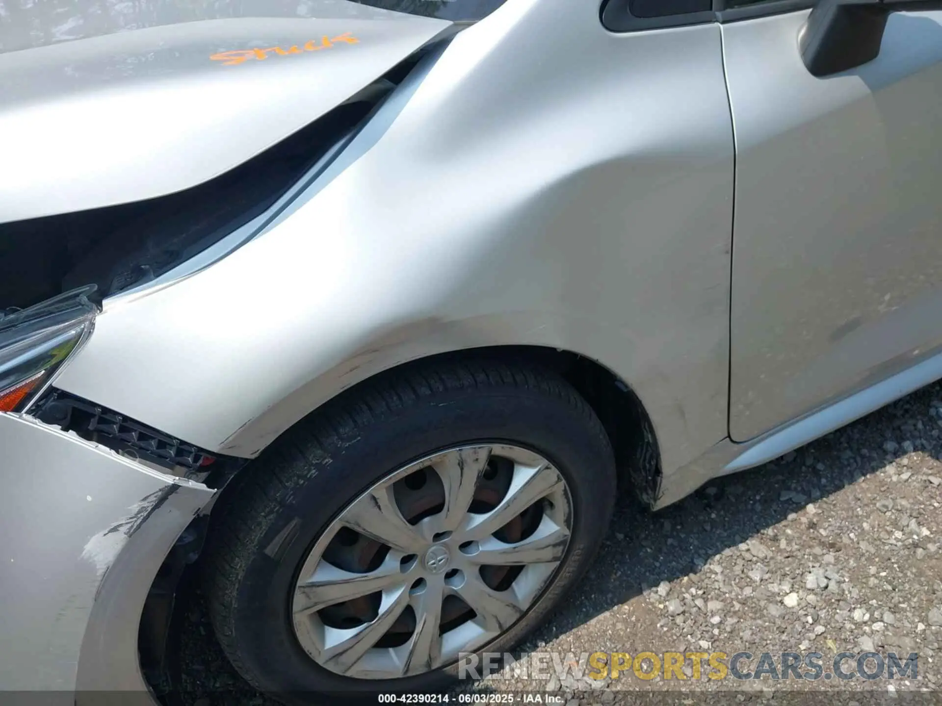 17 Photograph of a damaged car JTDEPRAE8LJ008300 TOYOTA COROLLA 2020