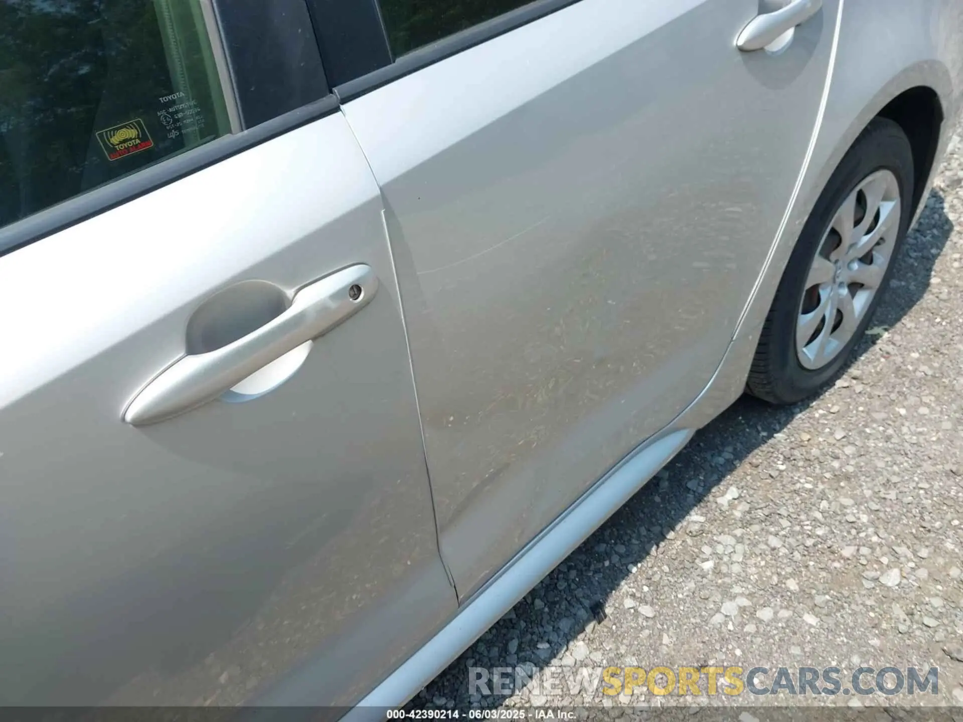 18 Photograph of a damaged car JTDEPRAE8LJ008300 TOYOTA COROLLA 2020