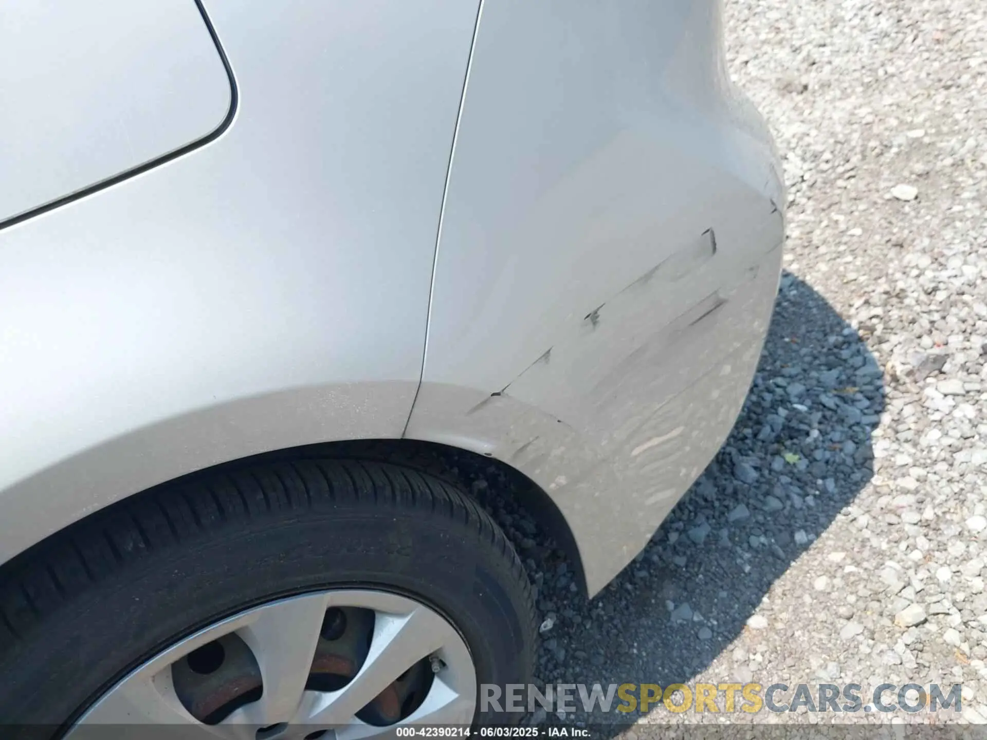 19 Photograph of a damaged car JTDEPRAE8LJ008300 TOYOTA COROLLA 2020