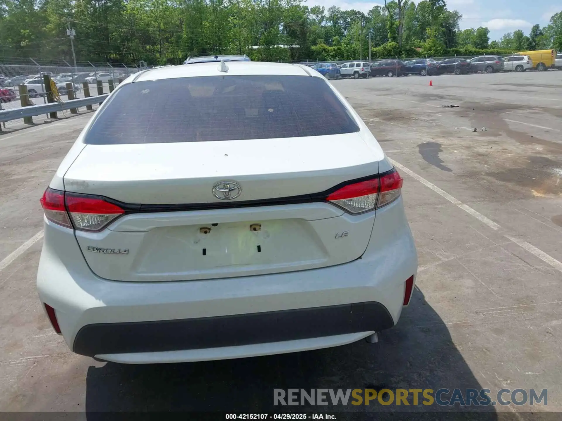 16 Photograph of a damaged car JTDEPRAE8LJ016624 TOYOTA COROLLA 2020