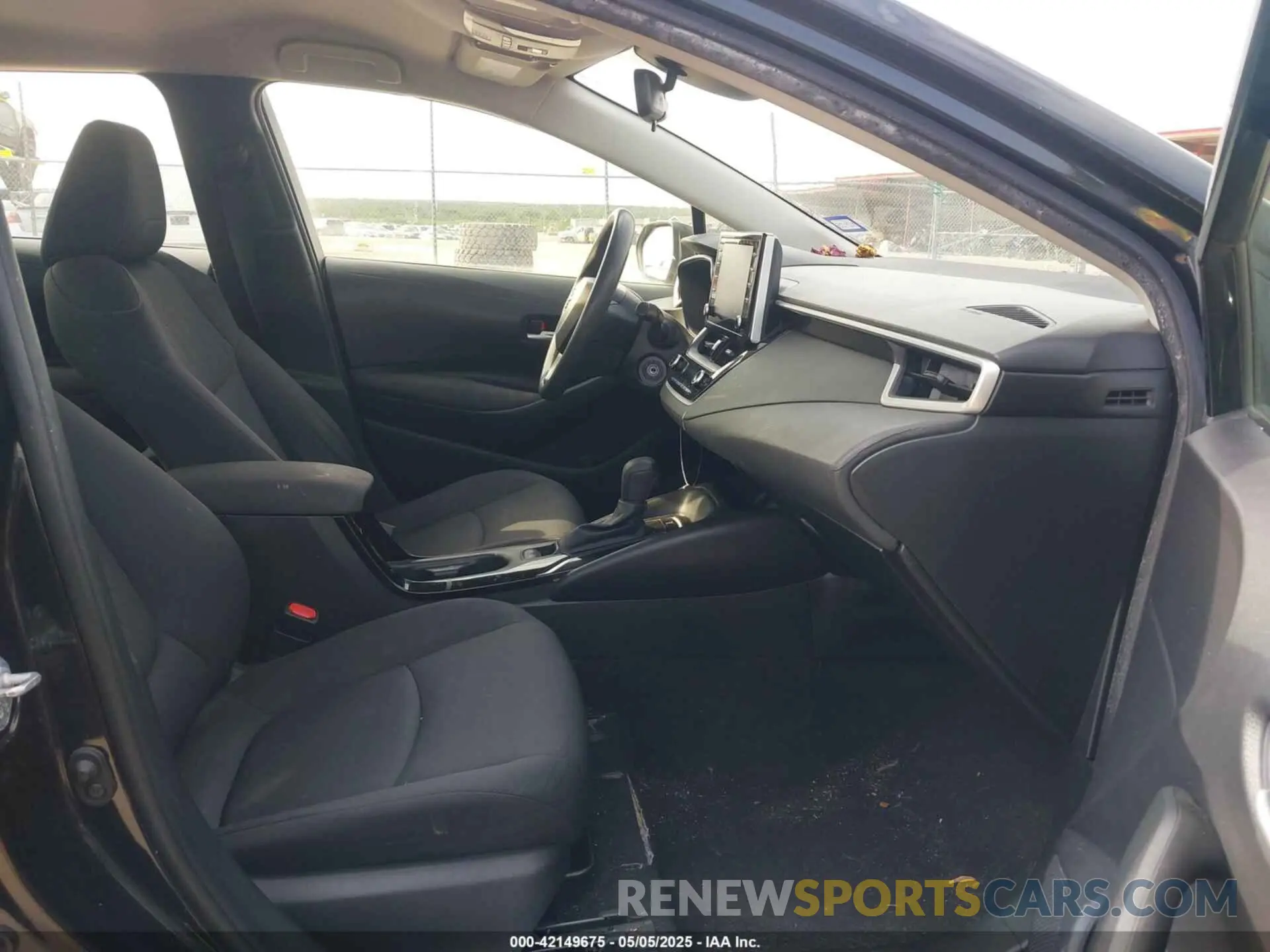 5 Photograph of a damaged car JTDEPRAE8LJ037666 TOYOTA COROLLA 2020