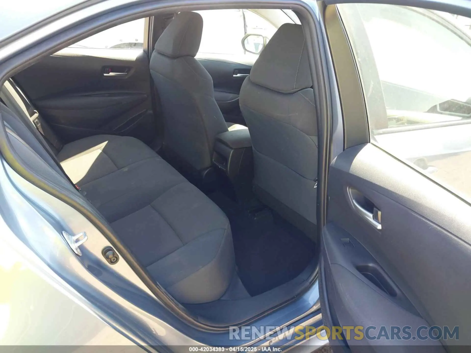 8 Photograph of a damaged car JTDEPRAE8LJ041877 TOYOTA COROLLA 2020