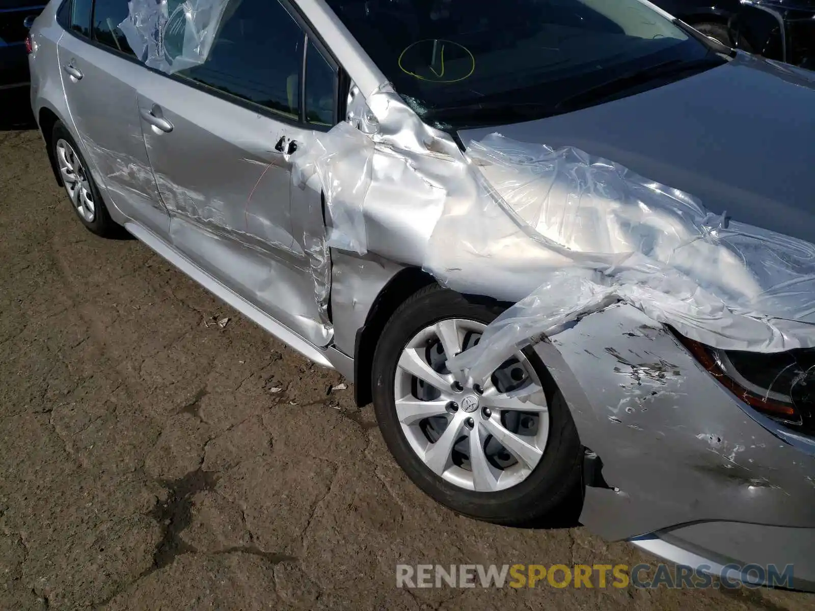 9 Photograph of a damaged car JTDEPRAE8LJ050630 TOYOTA COROLLA 2020